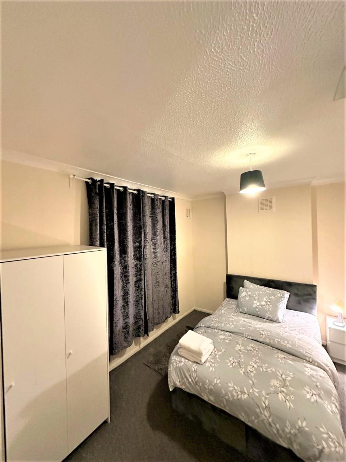Beautiful Two Bedroom Near O2 Arena Leilighet *