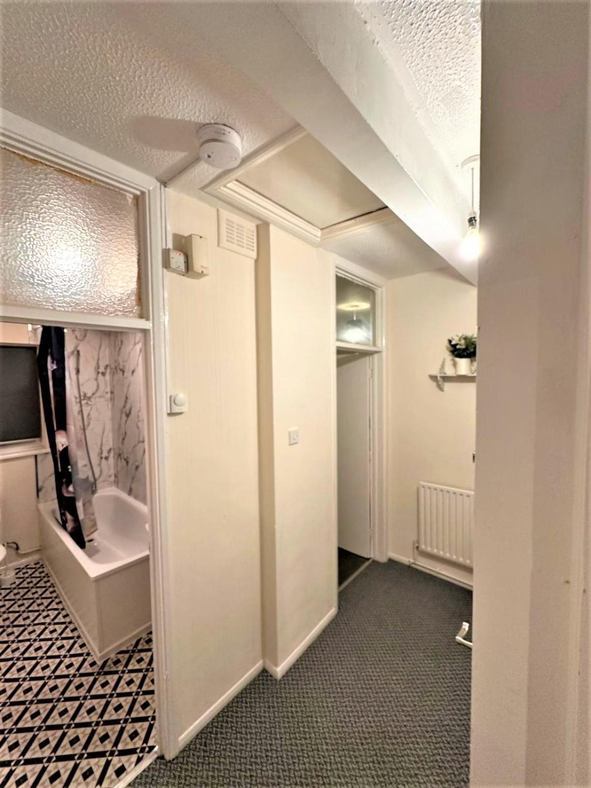 Leilighet Beautiful Two Bedroom Near O2 Arena *