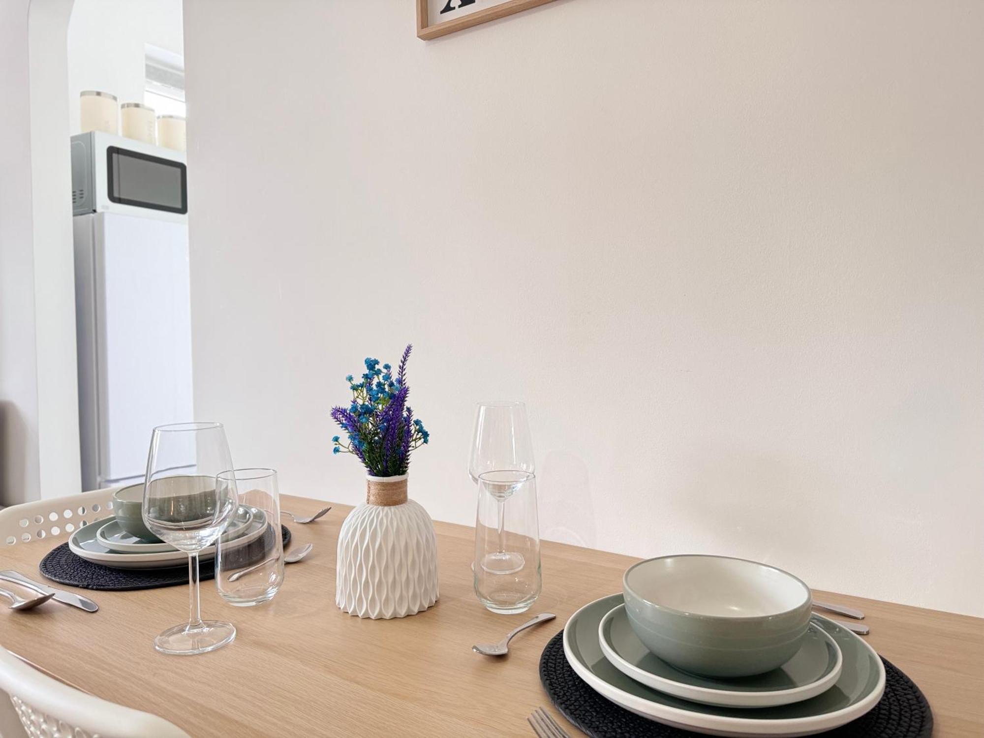 Apartment Vibrant 30min To & Free Wifi
