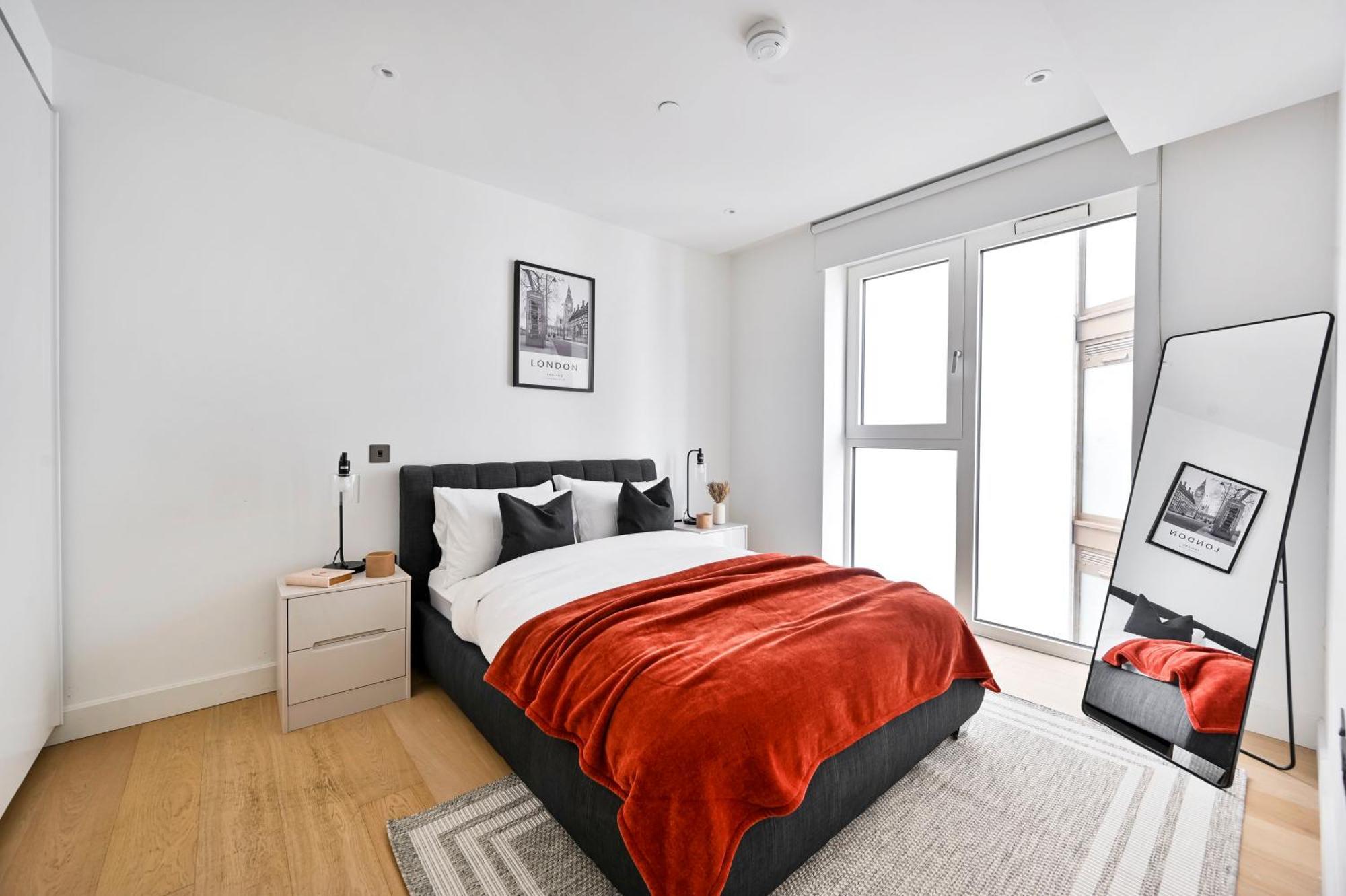 Chic Westfield Retreat - Two Bedroom Two Bathroom Luxury In White Apartment *