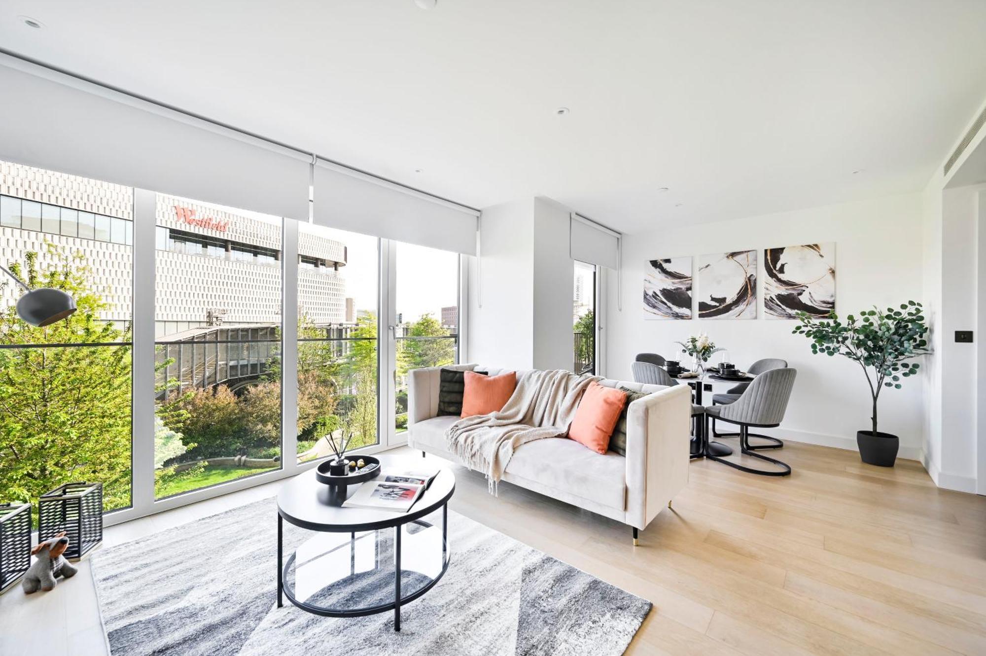 Apartment Chic Westfield Retreat - Two Bedroom Two Bathroom Luxury In White *