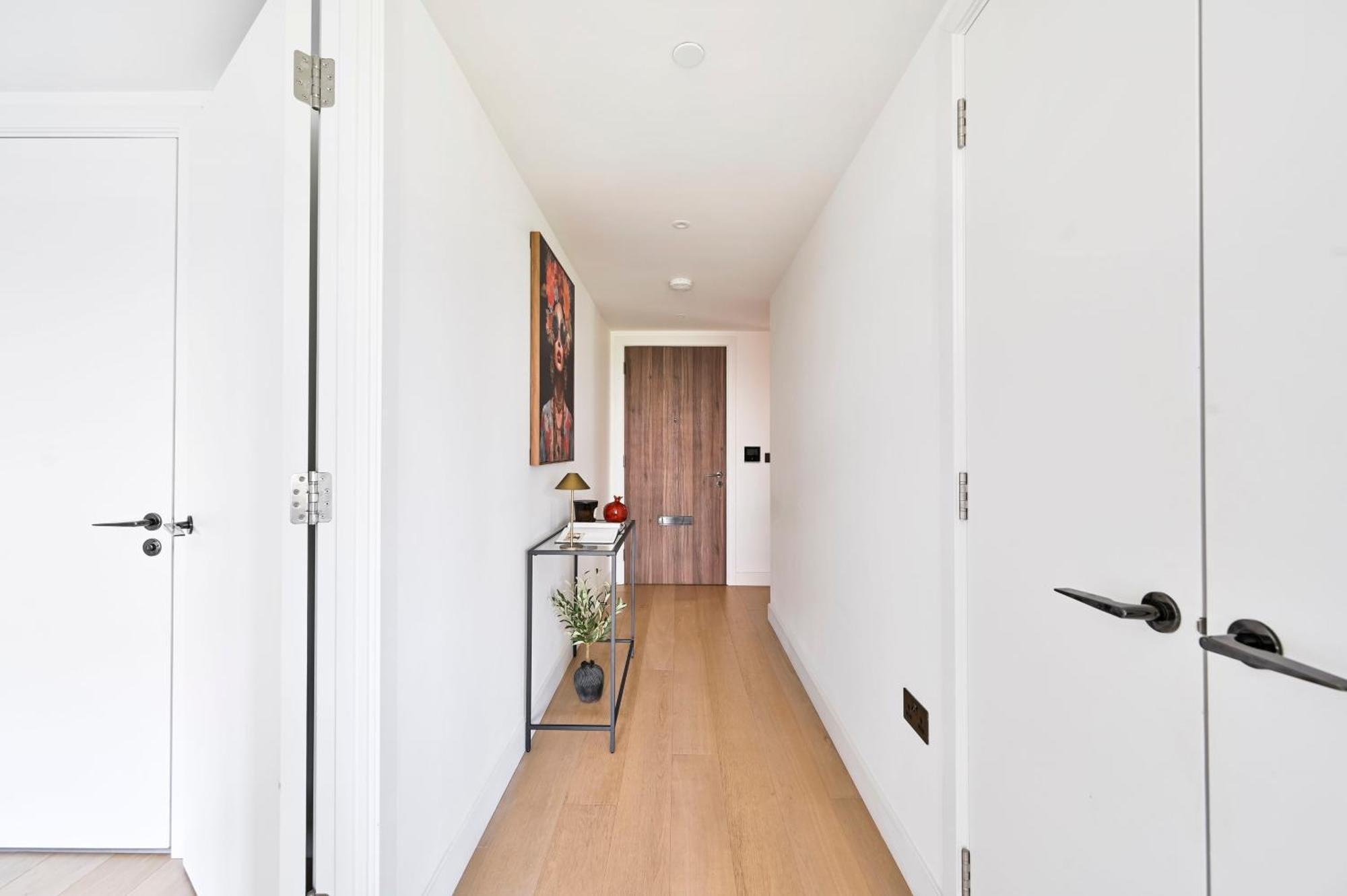 Chic Westfield Retreat - Two Bedroom Two Bathroom Luxury In White Apartment *