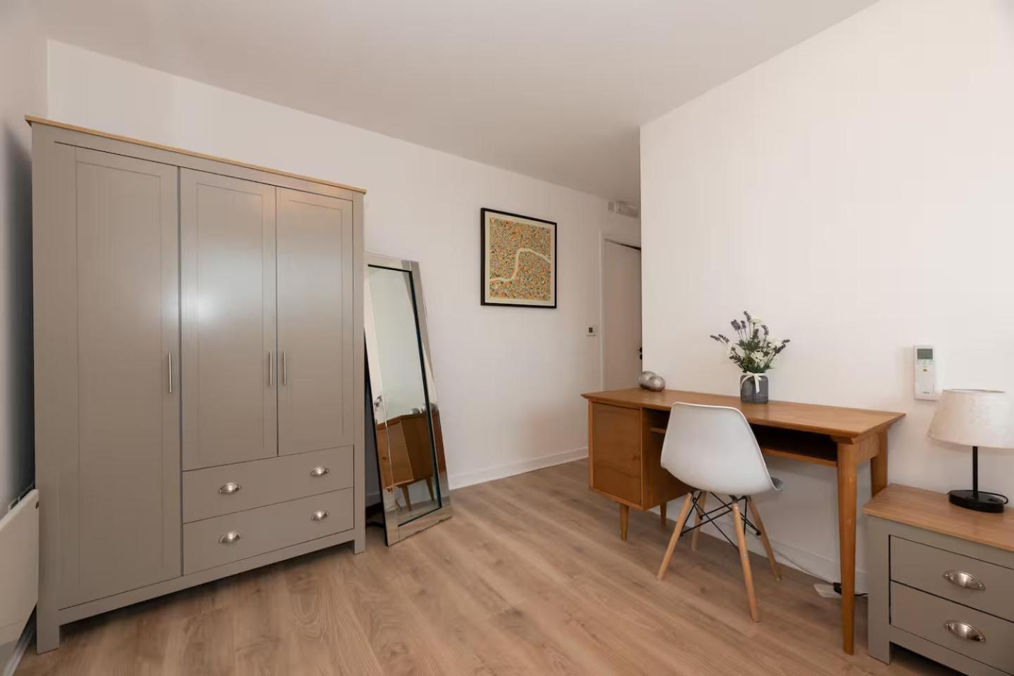 Bright 3 Bed 2 Bath With Air Con In Clerkenwell Pass The Keys *