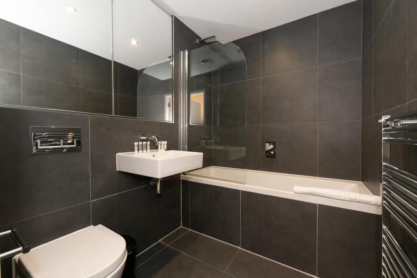 Bright 3 Bed 2 Bath With Air Con In Clerkenwell Pass The Keys Apartment *