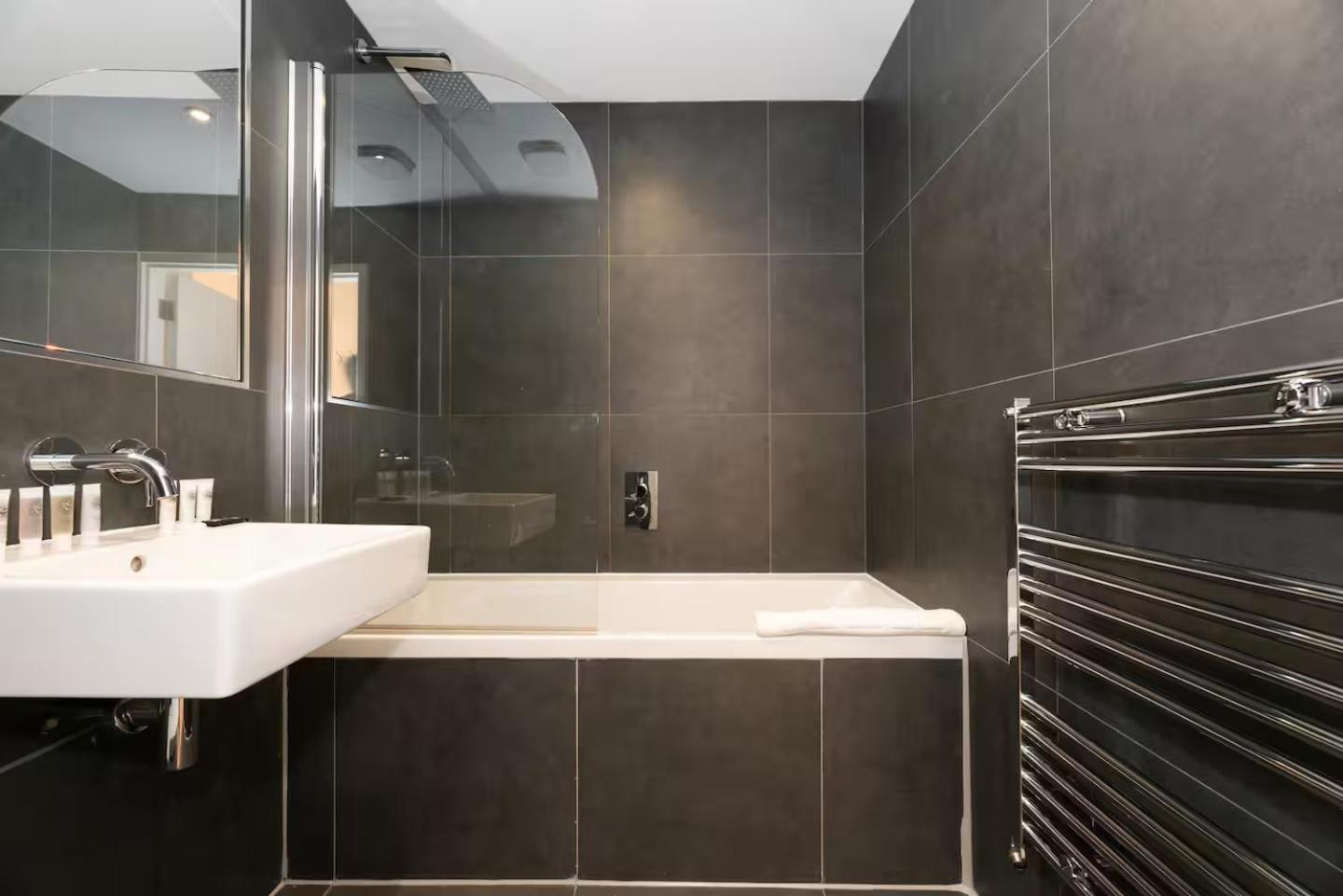 Bright 3 Bed 2 Bath With Air Con In Clerkenwell Pass The Keys London
