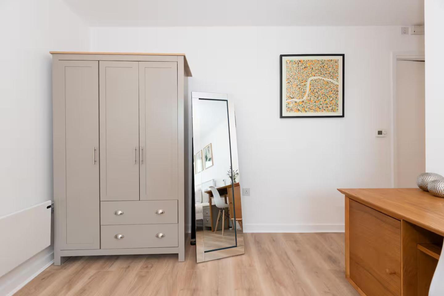 Bright 3 Bed 2 Bath With Air Con In Clerkenwell Pass The Keys * London
