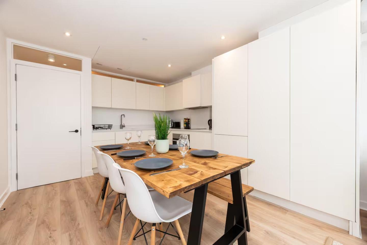 Bright 3 Bed 2 Bath With Air Con In Clerkenwell Pass The Keys