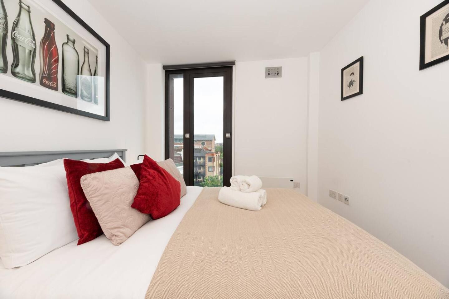 Bright 3 Bed 2 Bath With Air Con In Clerkenwell Pass The Keys Apartment