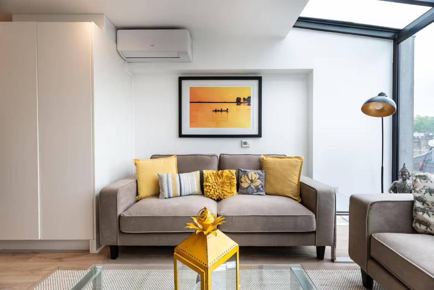 Bright 3 Bed 2 Bath With Air Con In Clerkenwell Pass The Keys *