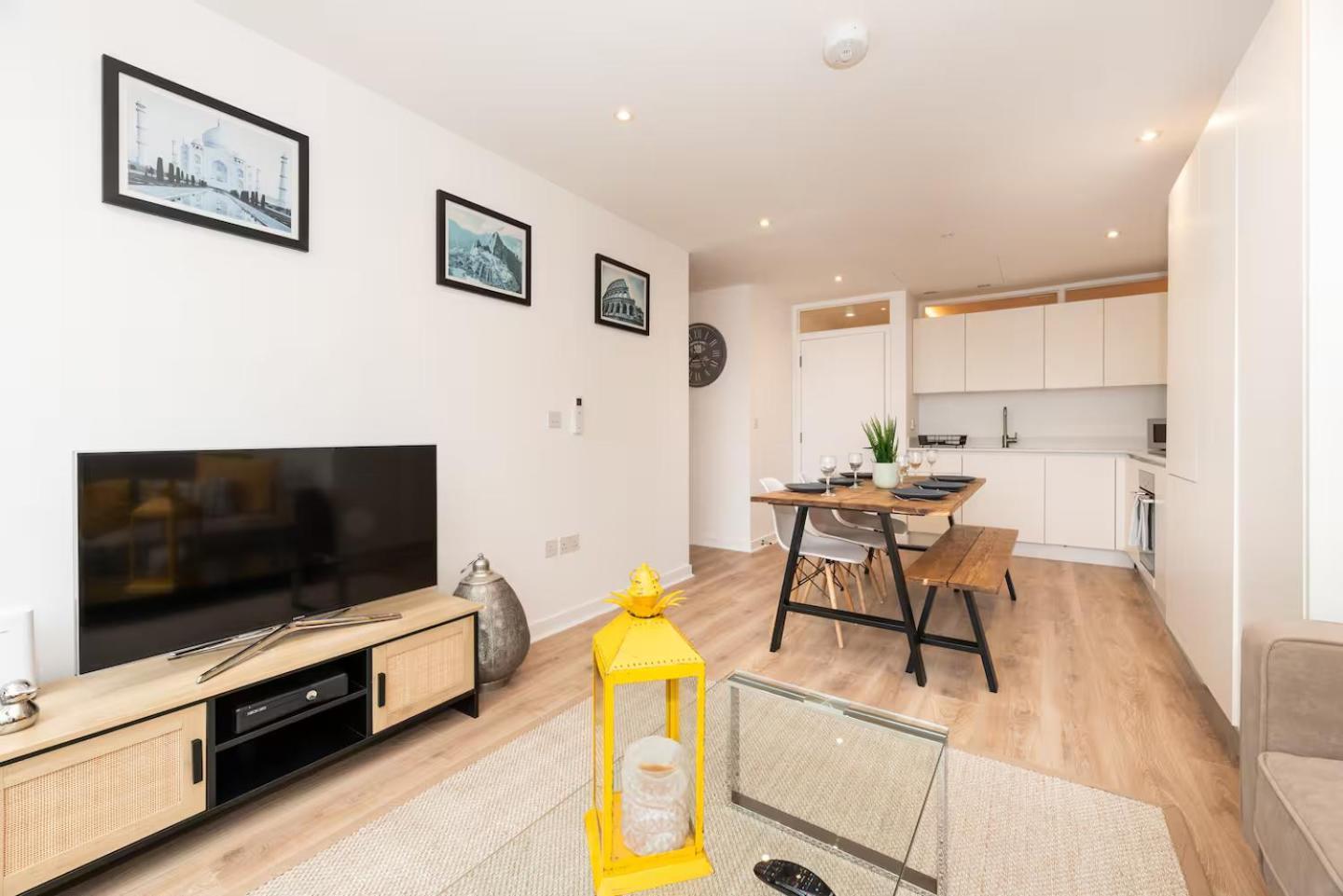 Bright 3 Bed 2 Bath With Air Con In Clerkenwell Pass The Keys *