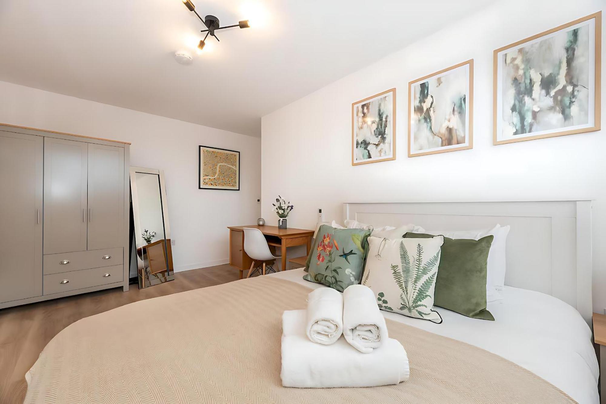 Bright 3 Bed 2 Bath With Air Con In Clerkenwell Pass The Keys Apartment *