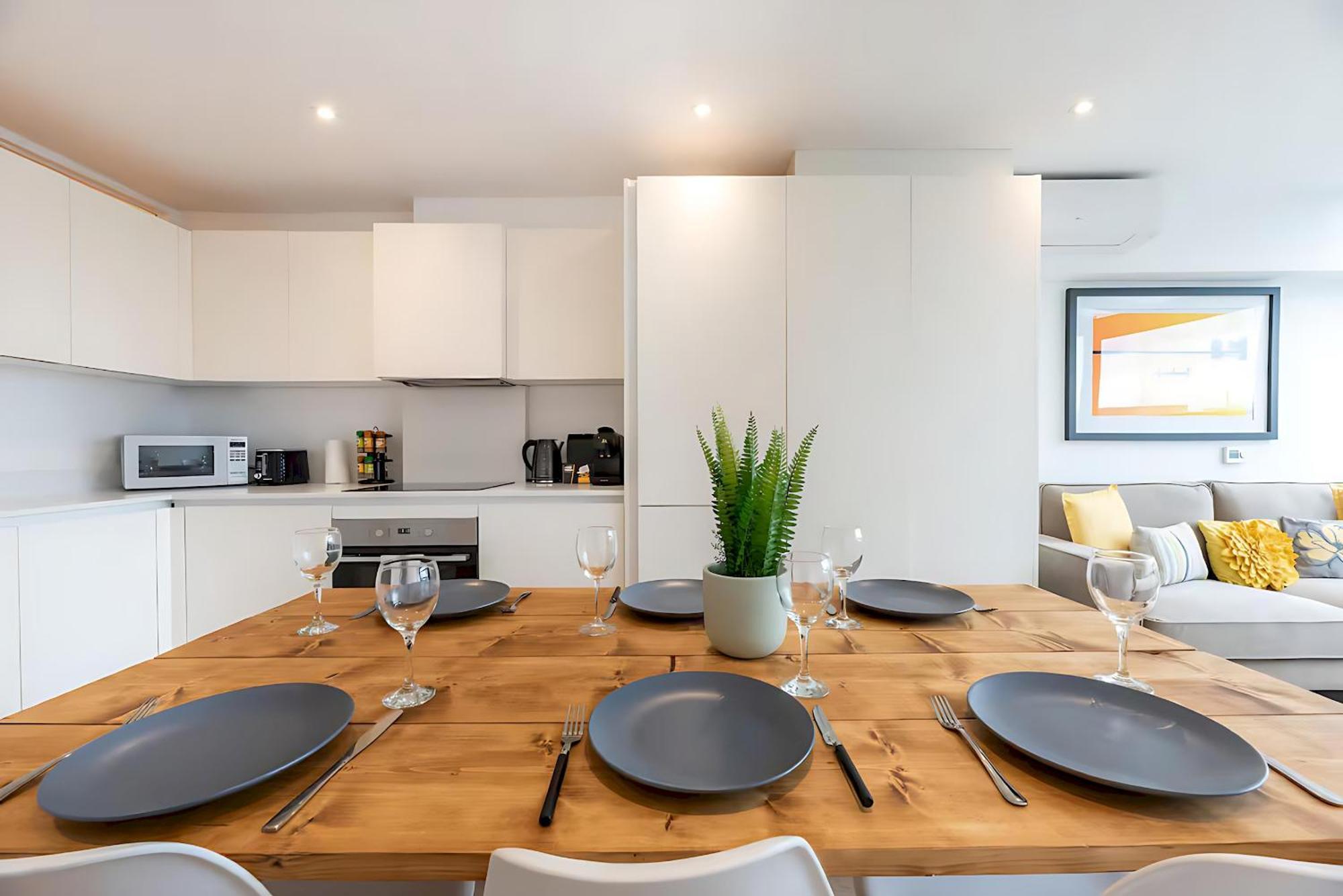 Bright 3 Bed 2 Bath With Air Con In Clerkenwell Pass The Keys *