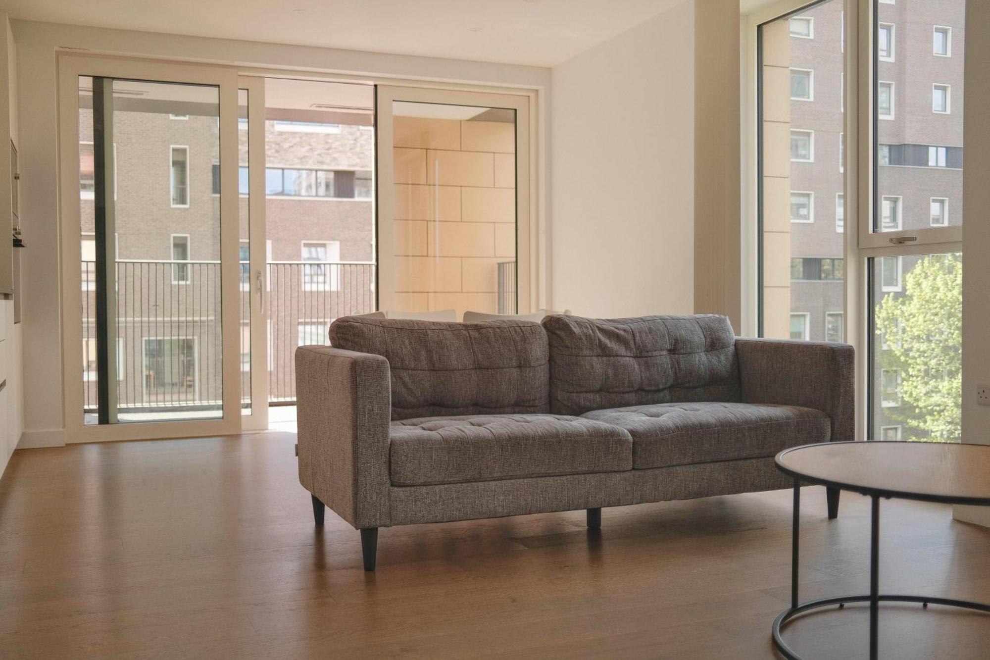 Luxury With Private Balcony In Zone 1 * London