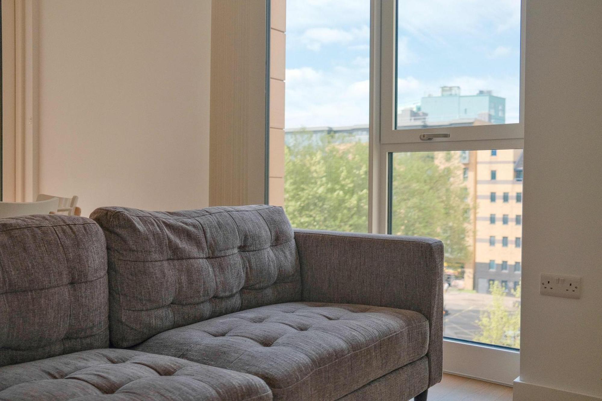Luxury With Private Balcony In Zone 1 Apartment