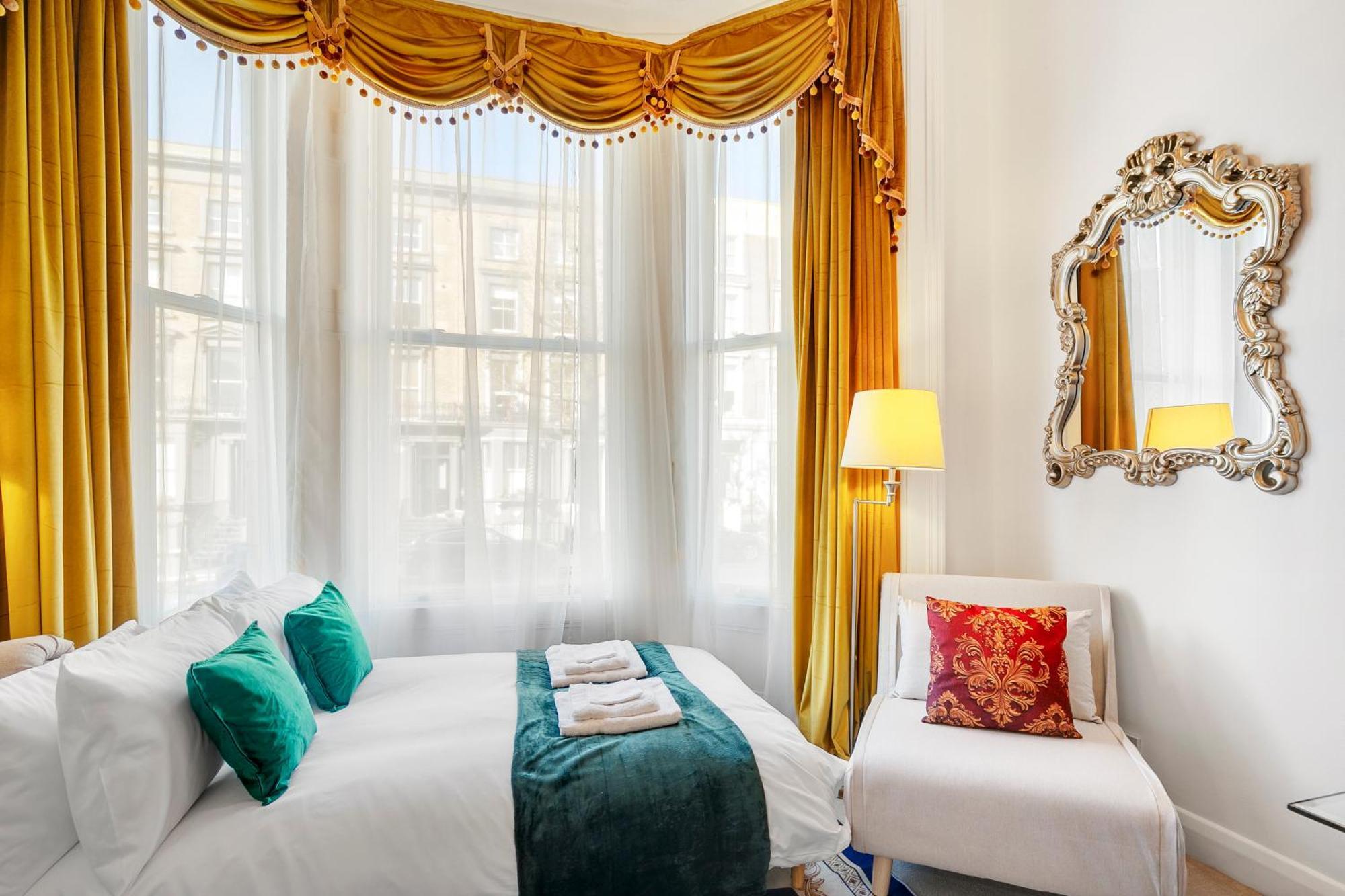 Gorgeous Regal Flat In Apartment