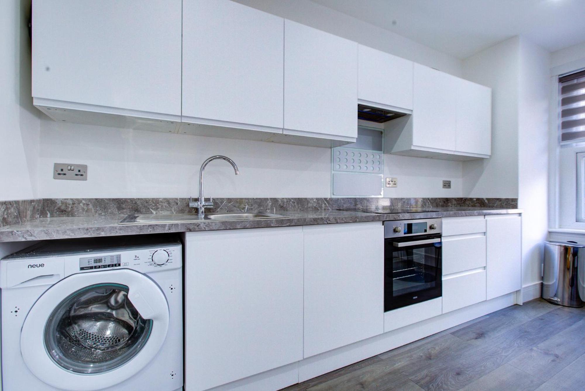 Hybrid Resi - Wandsworth Close To Clapham Apartment *