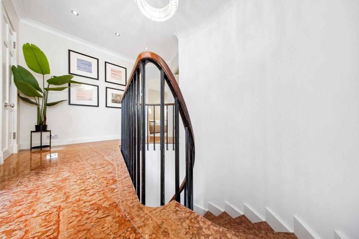 Ultra Luxury 4 Bedroom 3 Bathroom Knightsbridge Next To Harrods London