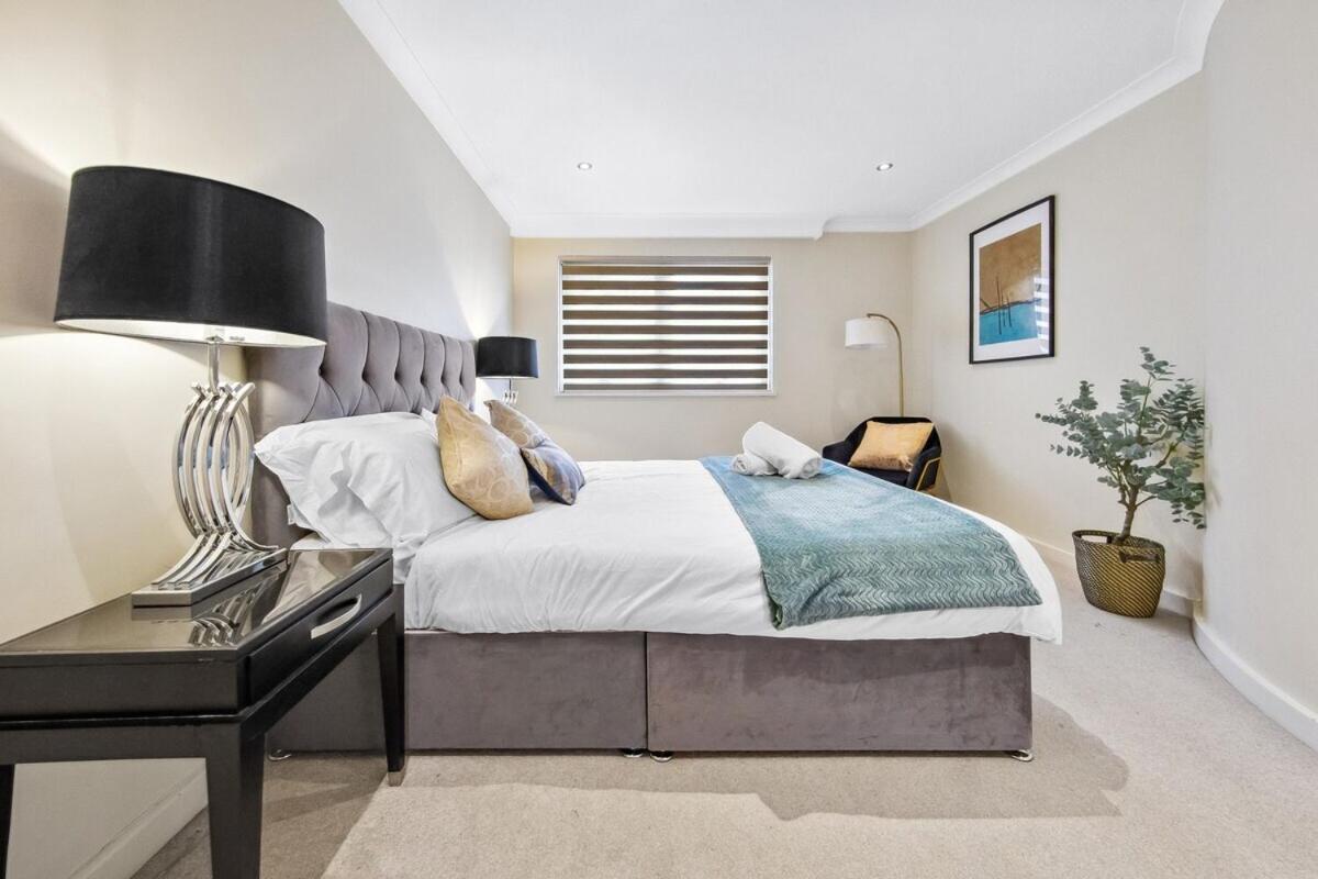 Ultra Luxury 4 Bedroom 3 Bathroom Knightsbridge Next To Harrods Apartment *