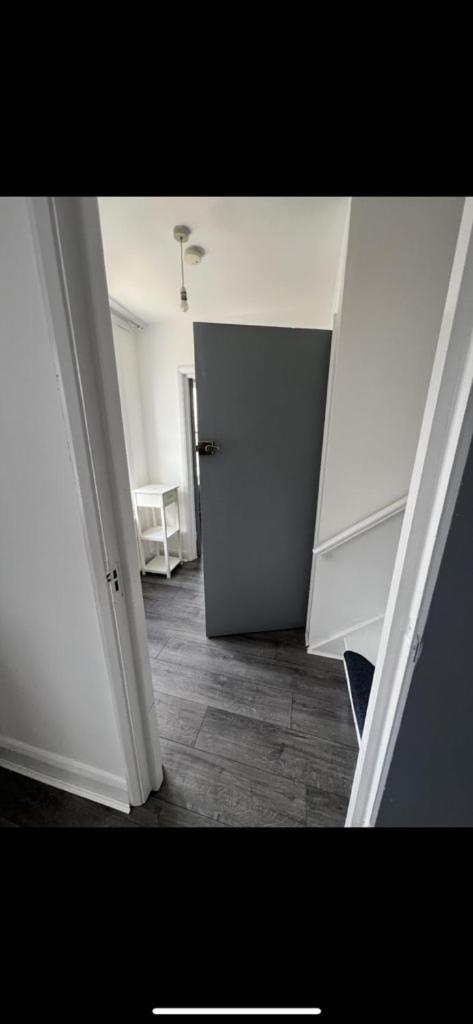 Flat In Shepherd's Bush * London
