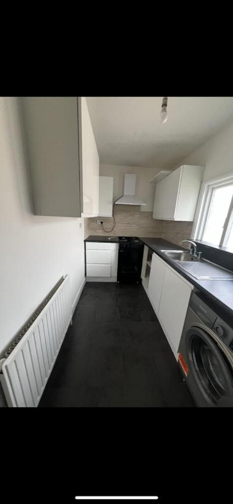 Flat In Shepherd's Bush