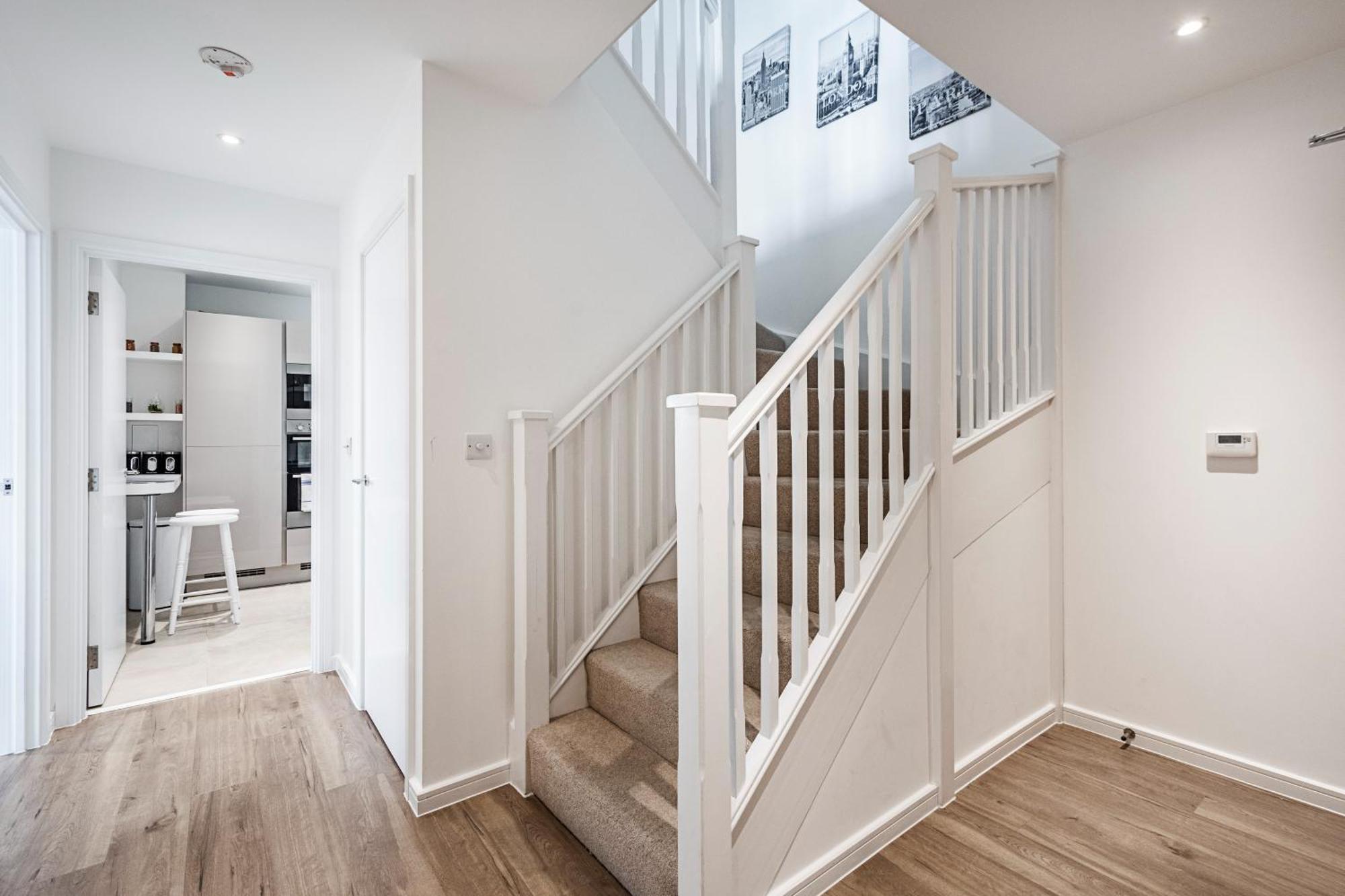 Chiswick Park 3 Bed 3 Bath West London - Parking Apartment London