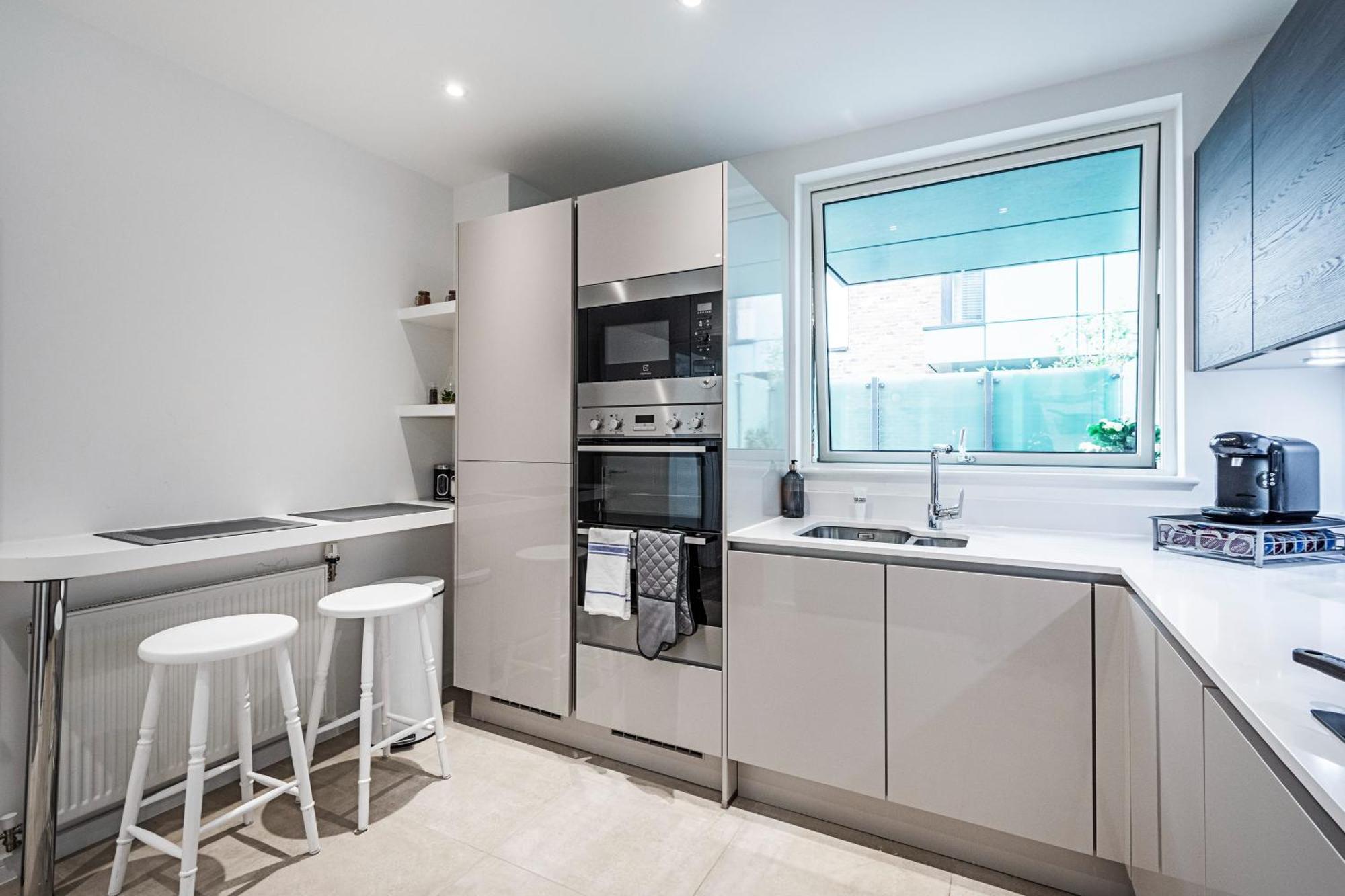 Apartment Chiswick Park 3 Bed 3 Bath West London - Parking London
