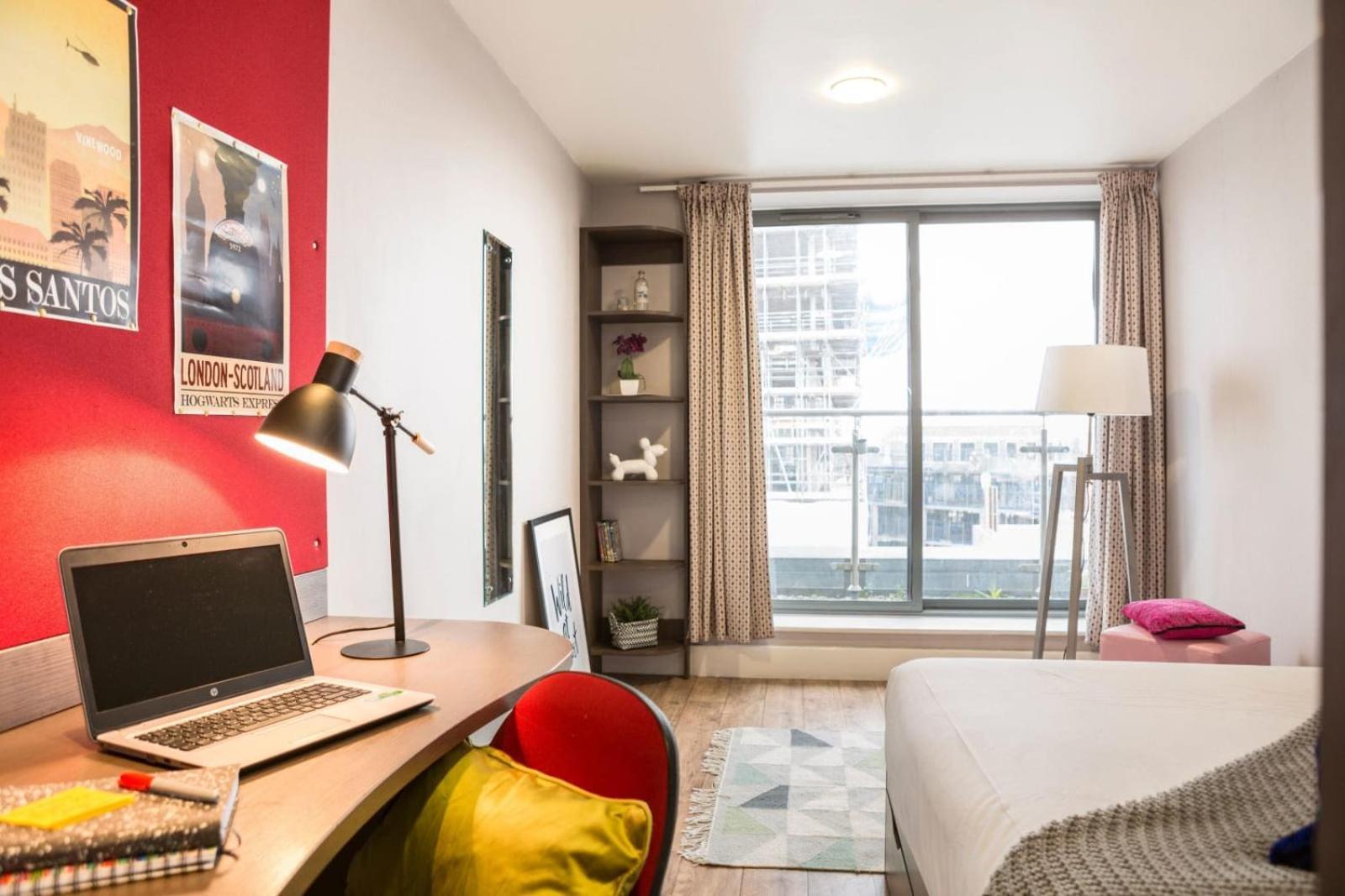Student Only Studio Living In Central London Londen