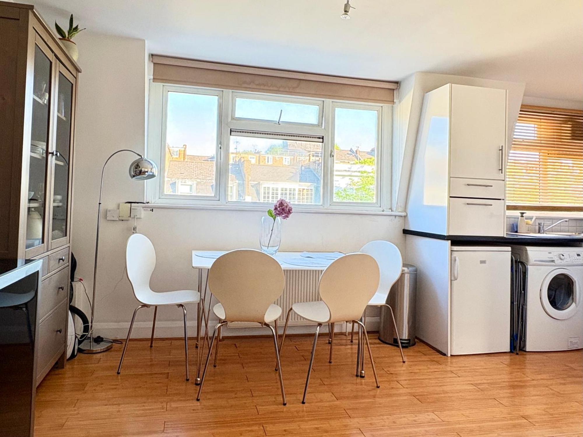 Bright 1 Bedroom *