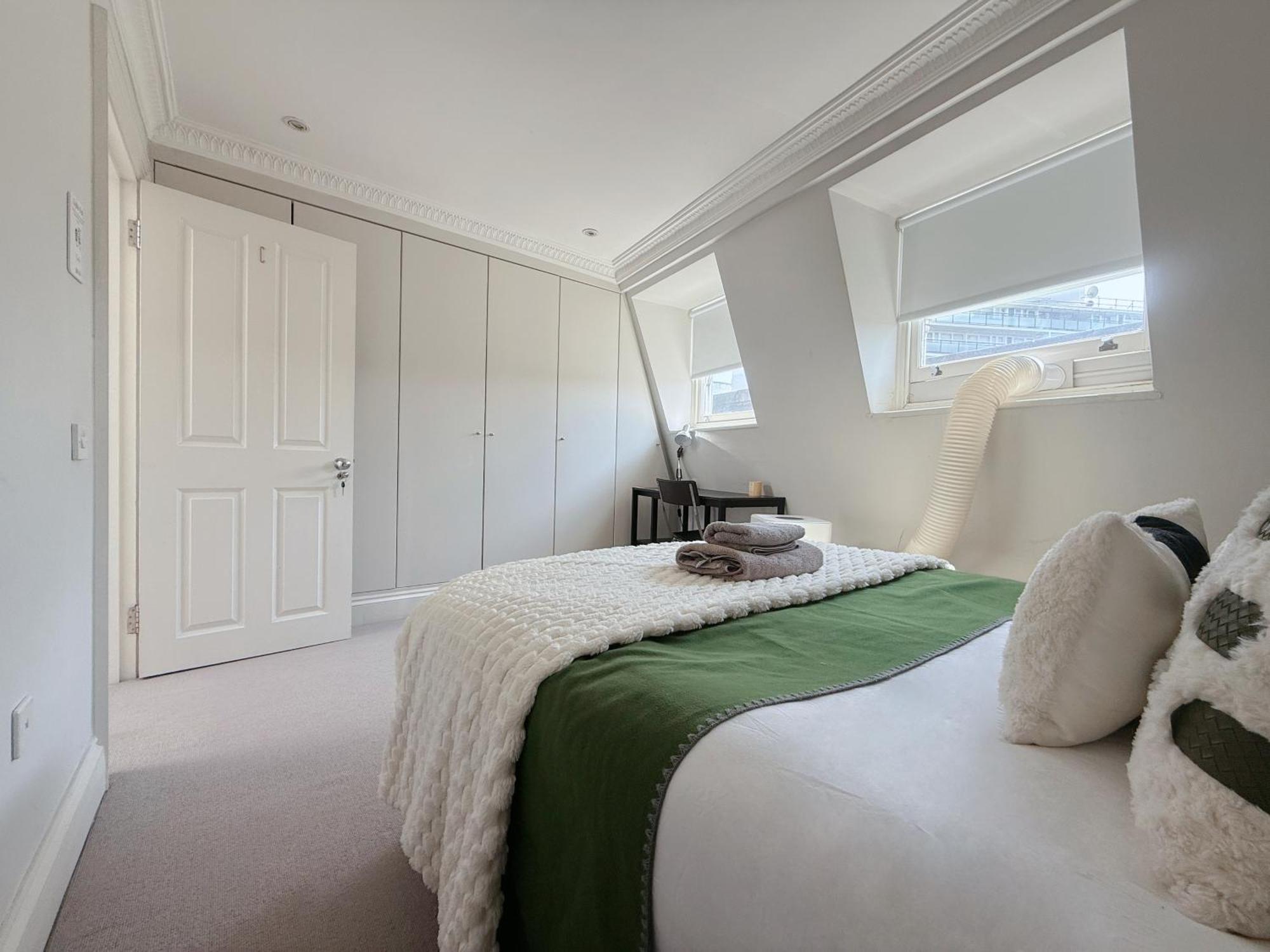 Spacious And Cosy 3brs 5f House In Heart Of Londen