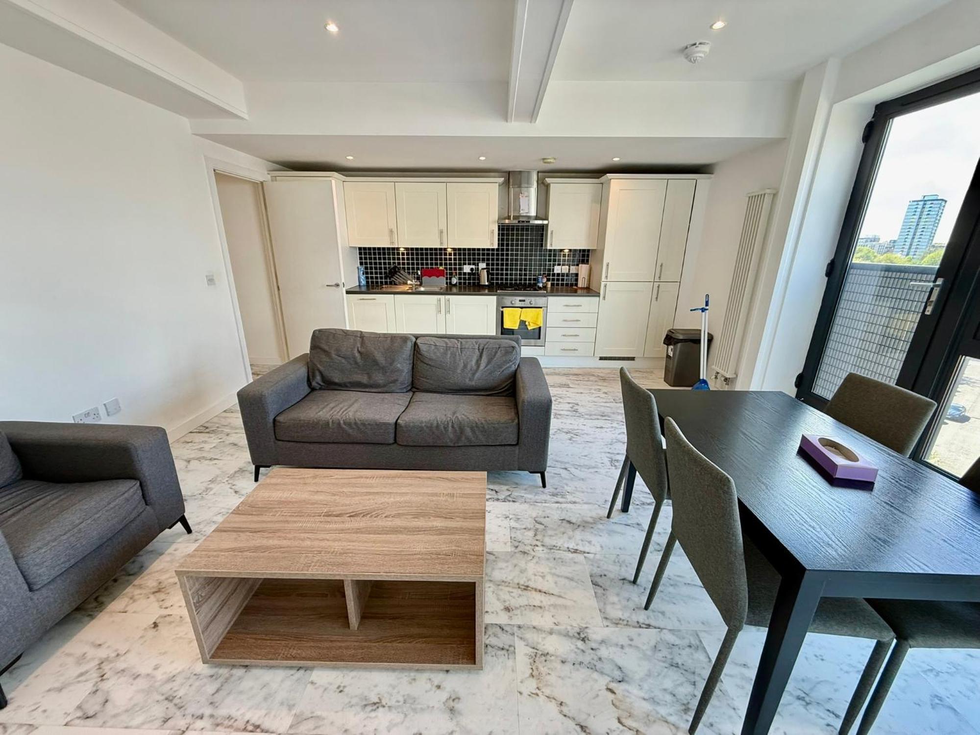 Deluxe Entire With 2x Bedrooms, 2x Bathrooms And A Big Living In The Olympic Park And Westfield At Stratford London