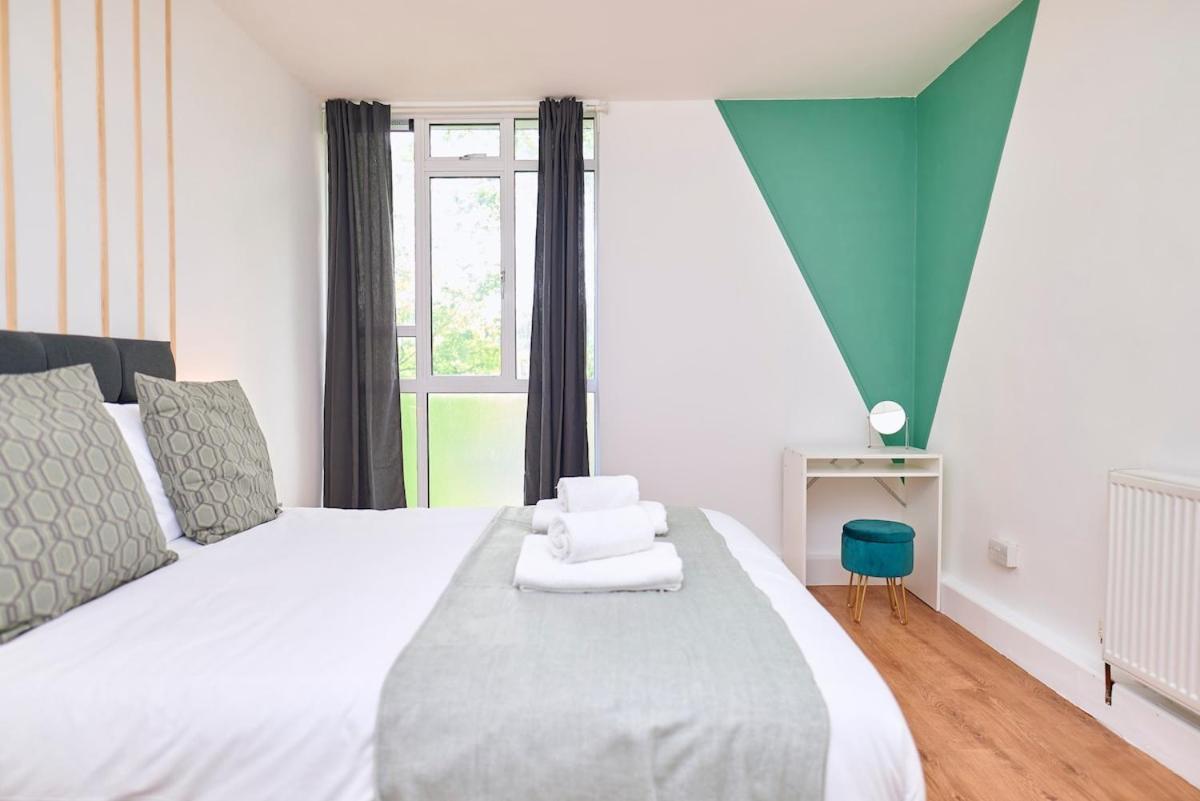 Elegant 3-bed Flat In Bayswater! London