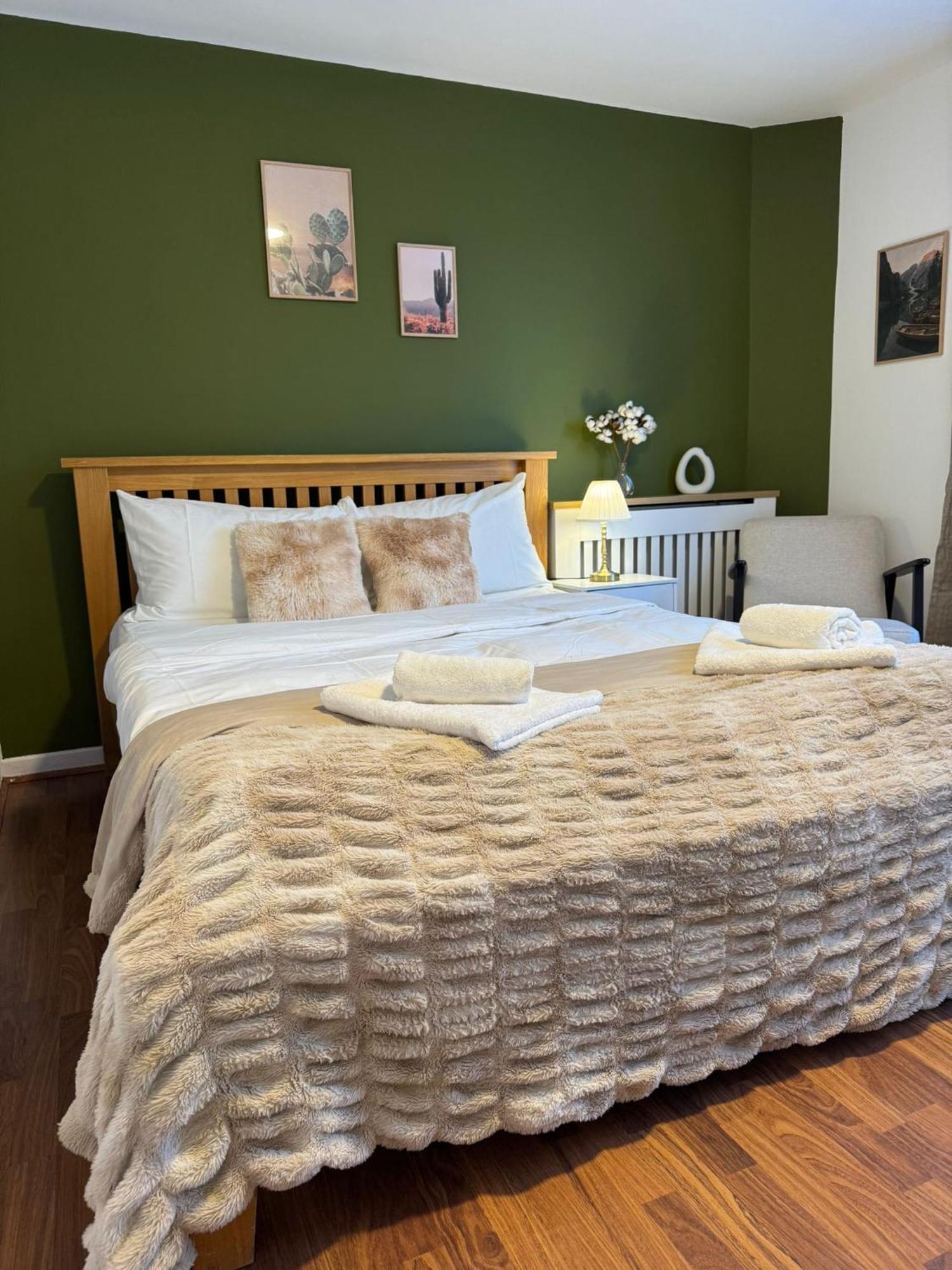 Beautiful Cosy House 4 Mins To Camden Town Station - 1 Min To Camden Market Holiday home London