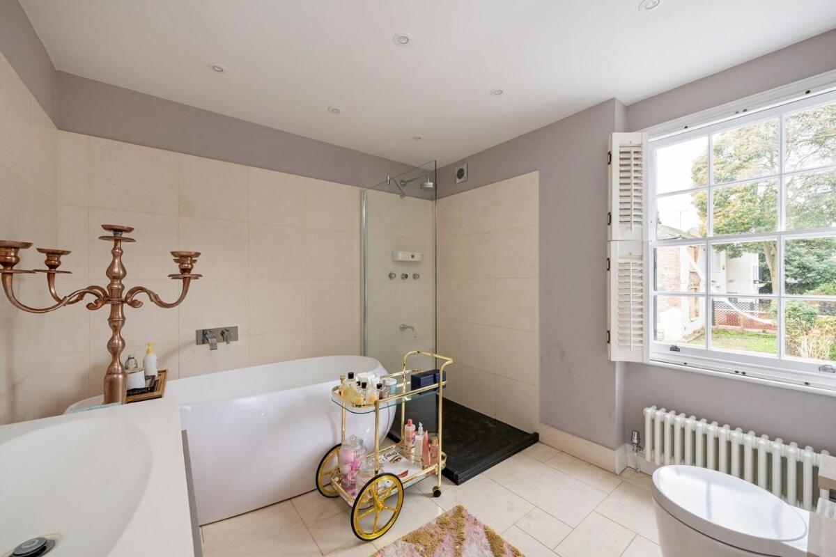 Apartment Elegant 2br With Garden Btwn Chelsea & Pimlico London