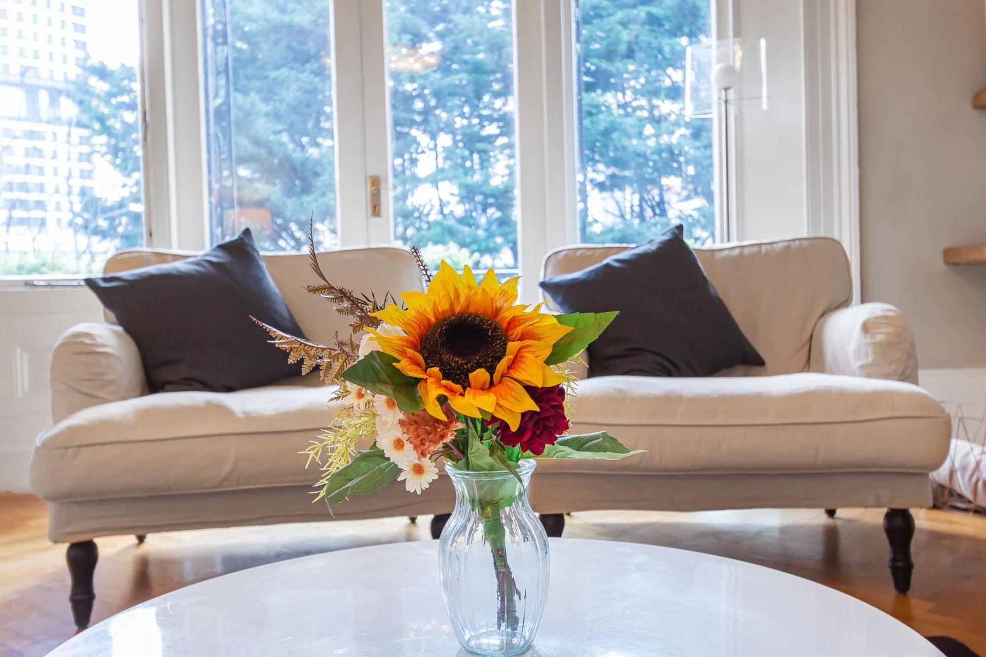 New Luxury 2 Bed 2 Bath Flat E14 *