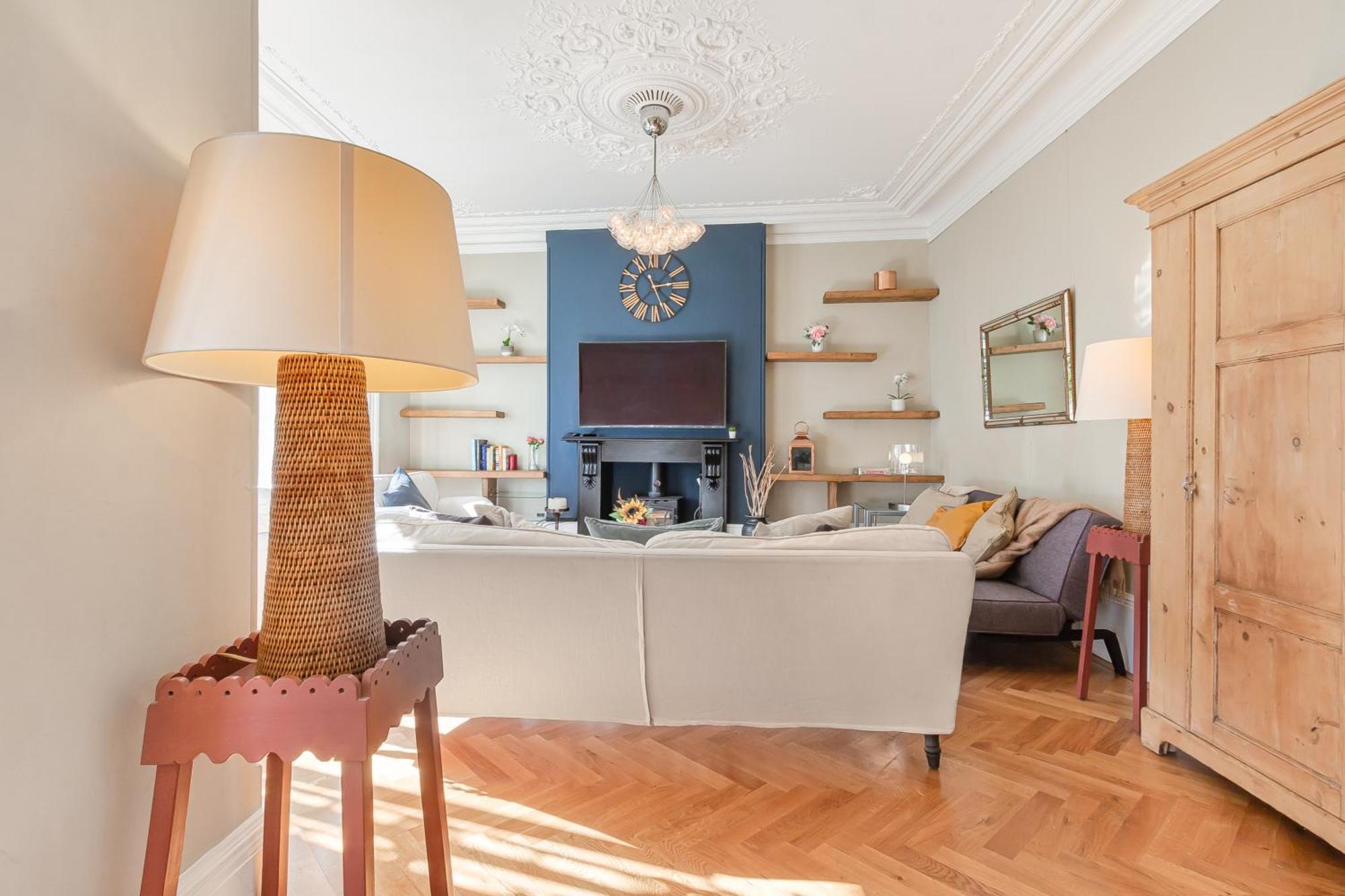 New Luxury 2 Bed 2 Bath Flat E14