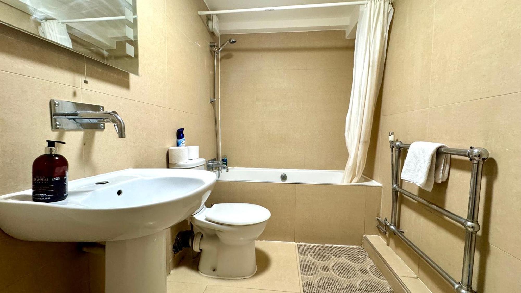 2 Bedroom Hosted By Amer
