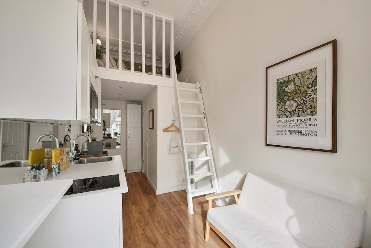 Chic Mezzanine With Balcony *