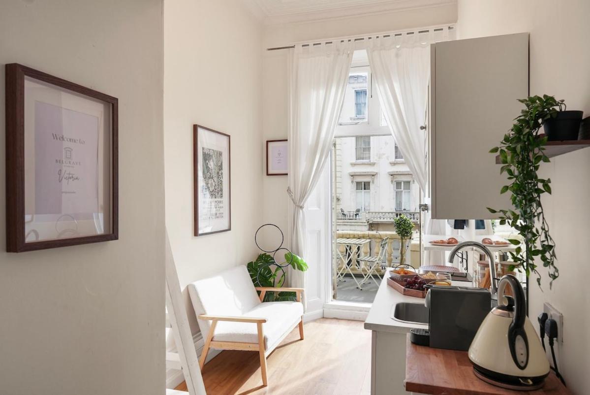 Chic Mezzanine With Balcony London