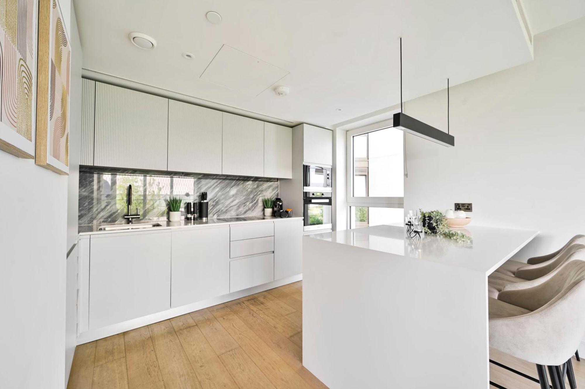 Apartment Executive -steps To Tube -quick Access To London