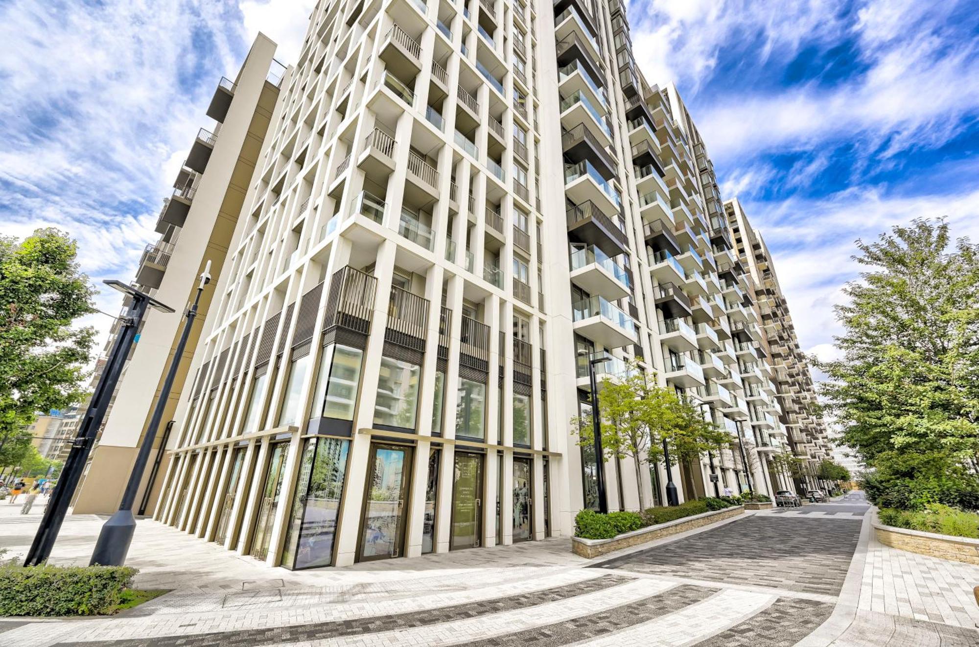 Executive -steps To Tube -quick Access To London