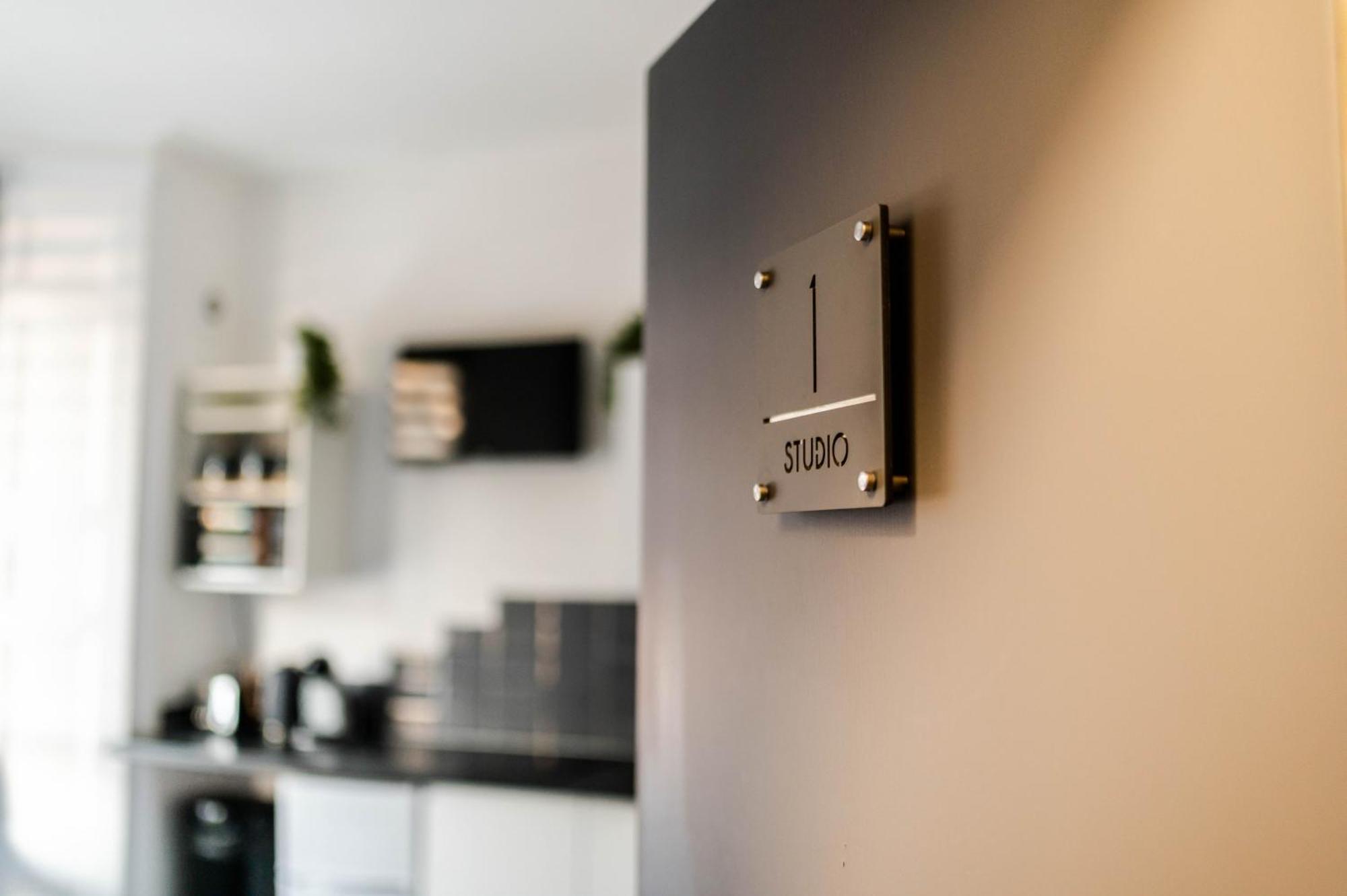 Chic In Prime Location Apartment *