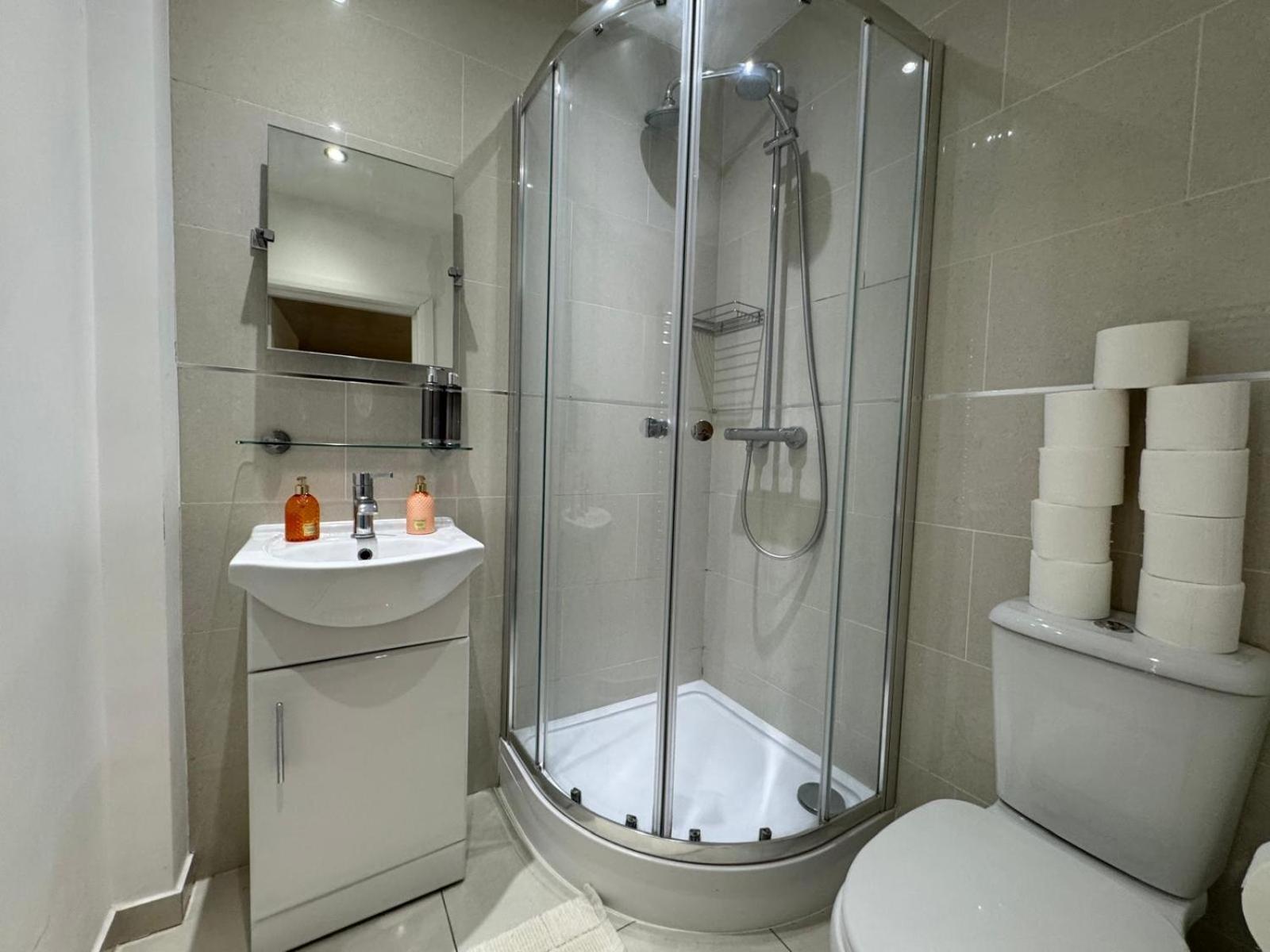 Renovu Houses In East London Guest house London