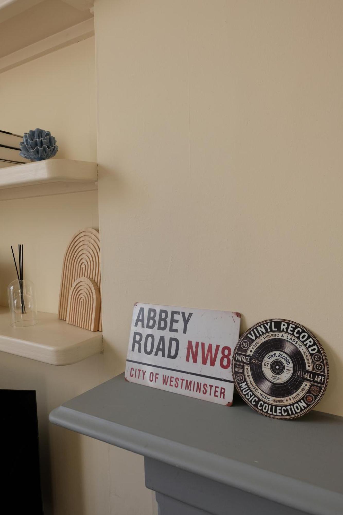 Amanah - 2 Bed Iconic Abbey Road Zone 2 Apartment London