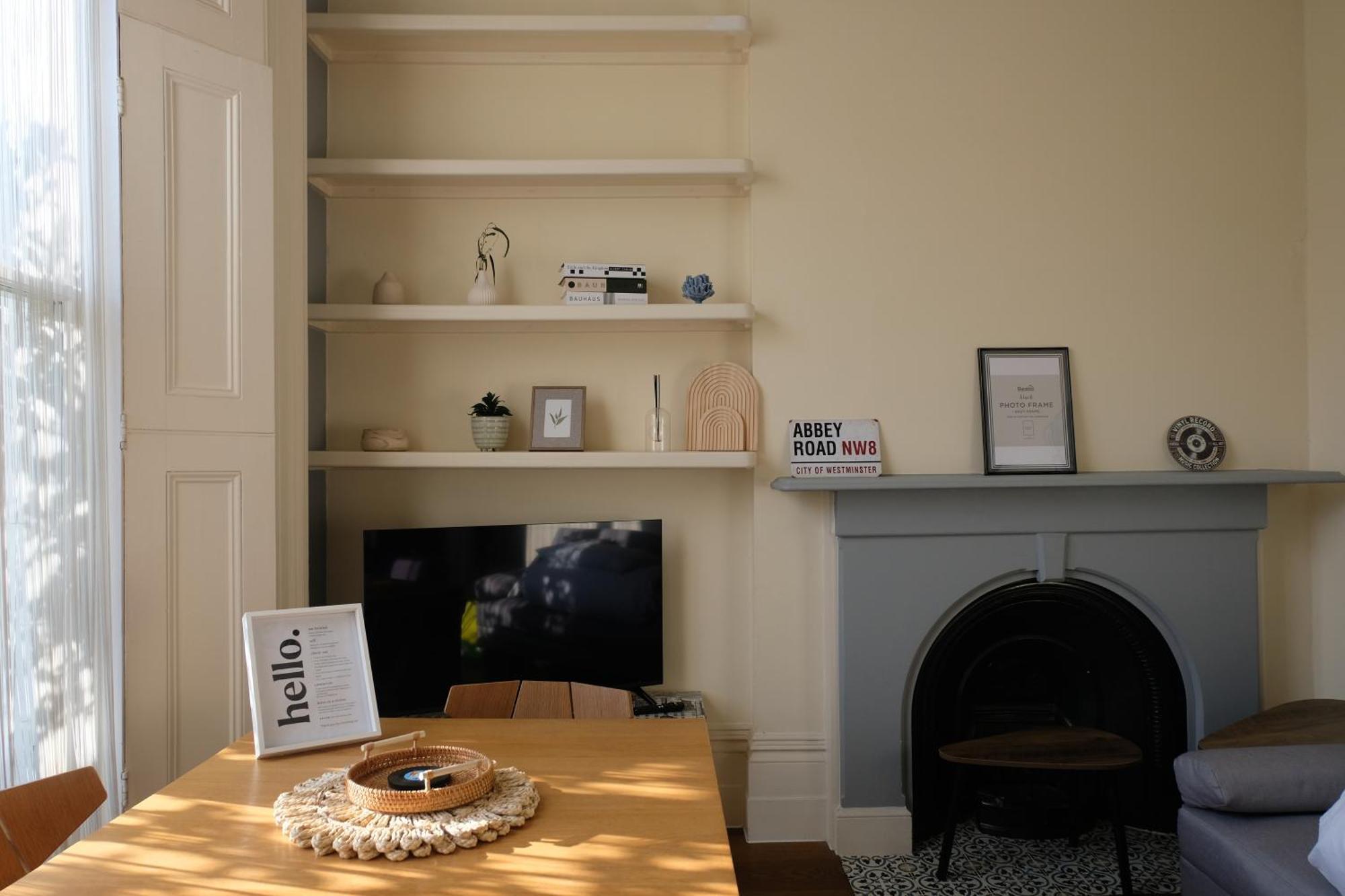 Amanah - 2 Bed Iconic Abbey Road Zone 2 Apartment *