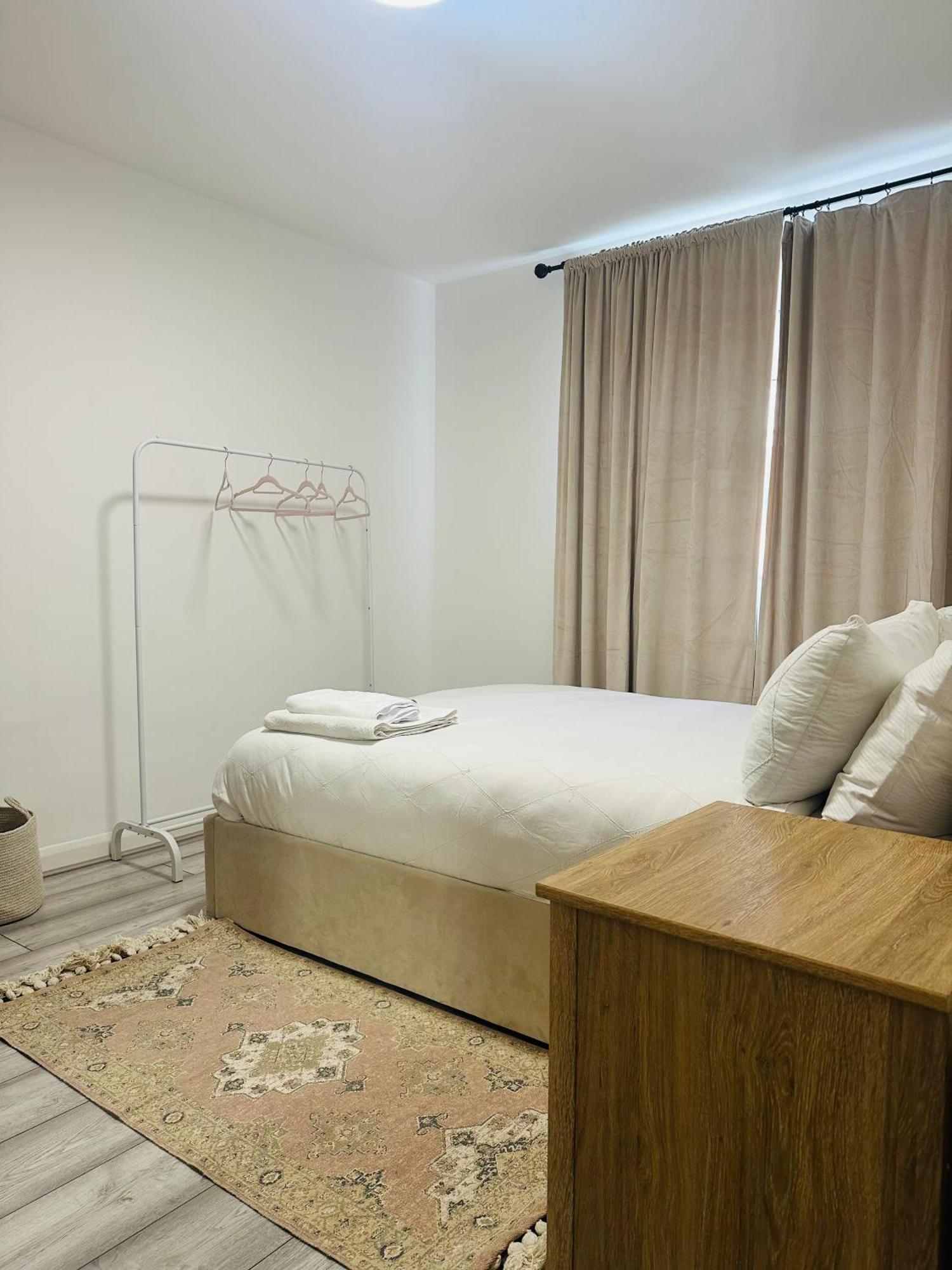Entire 2-bedroom Flat Close To Hyde Park, Paddington Station, Bayswater And Queensway Station Londres