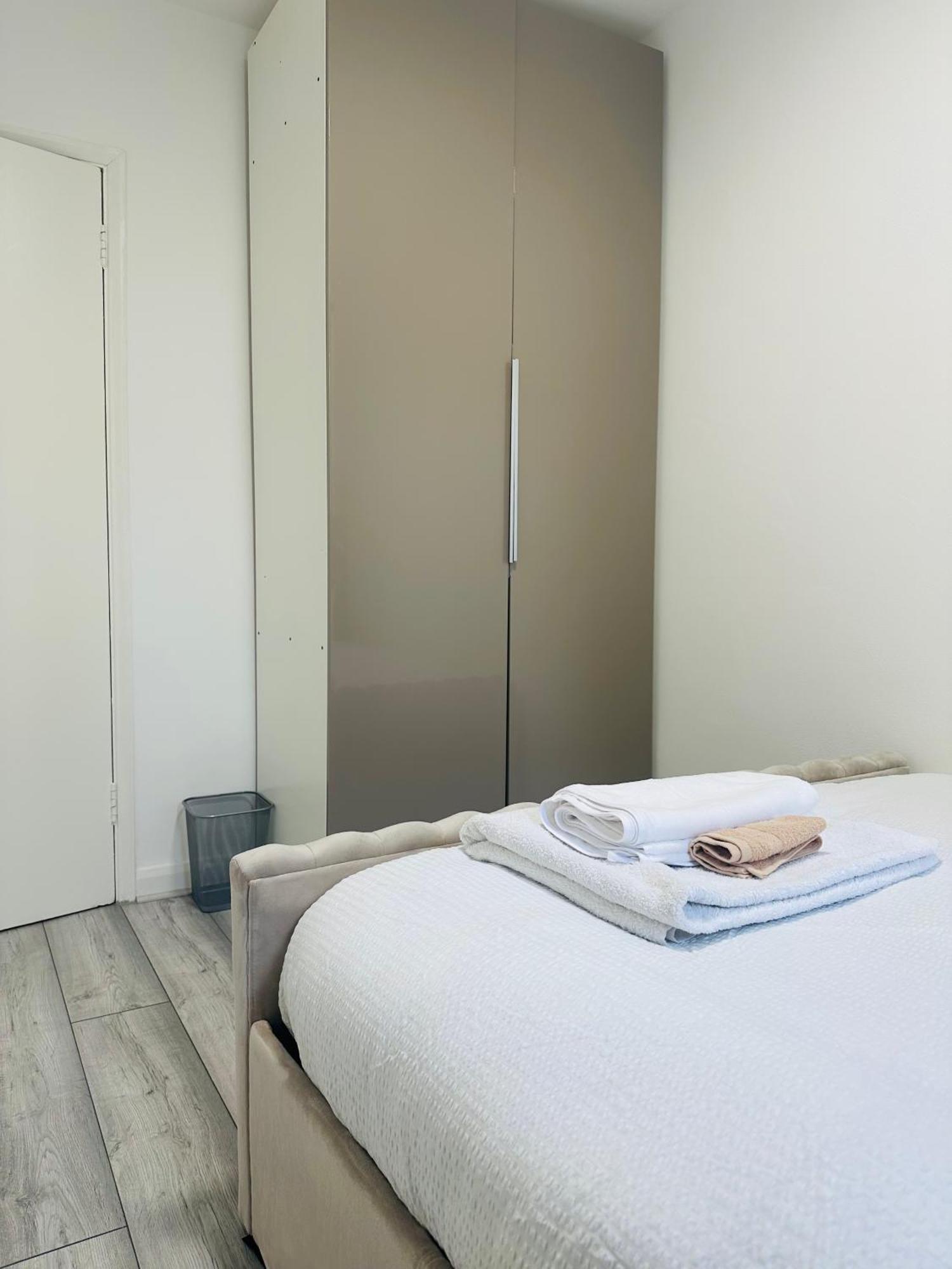Entire 2-bedroom Flat Close To Hyde Park, Paddington Station, Bayswater And Queensway Station * Londres