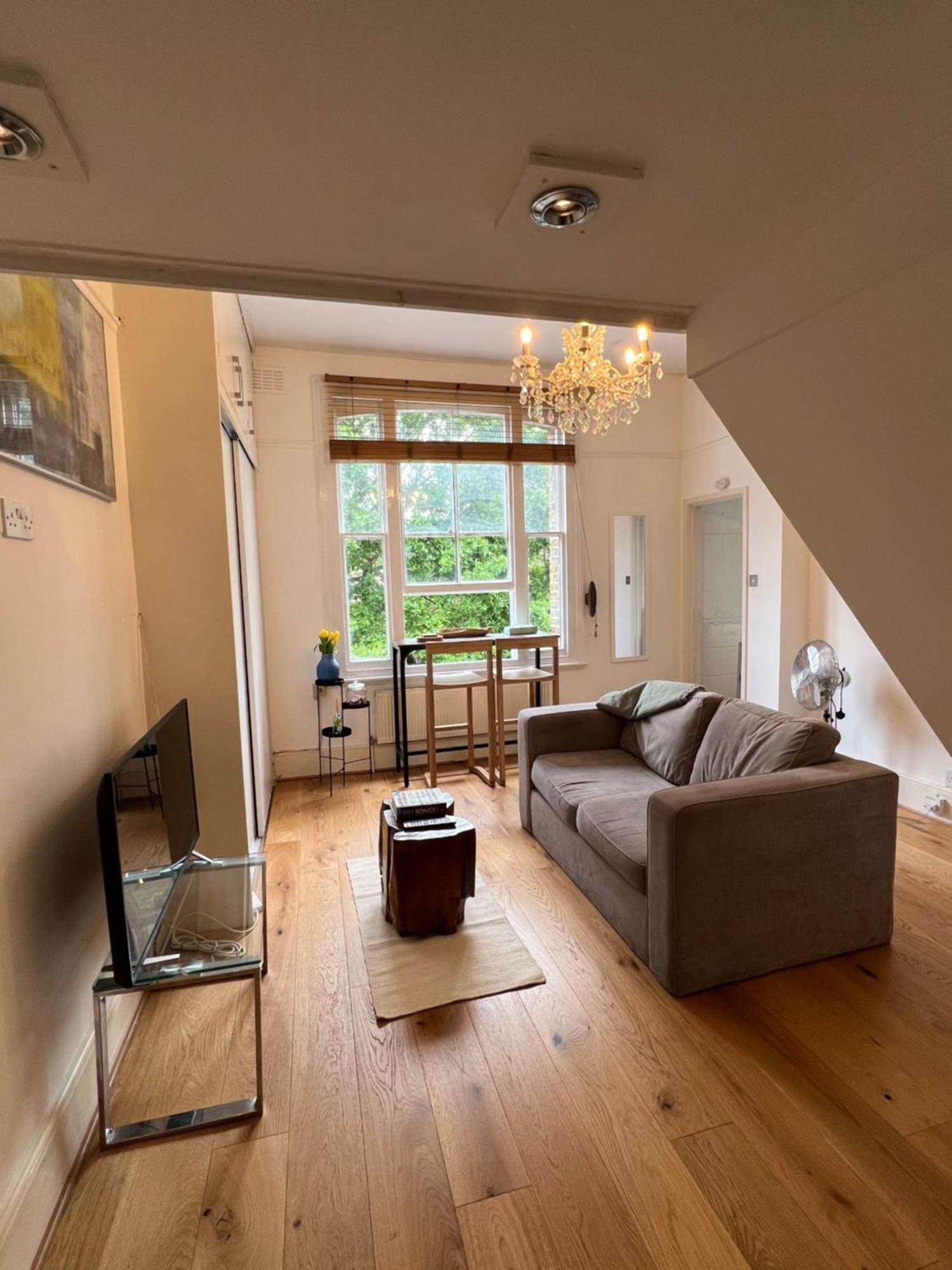 Maisonette Flat In Putney London