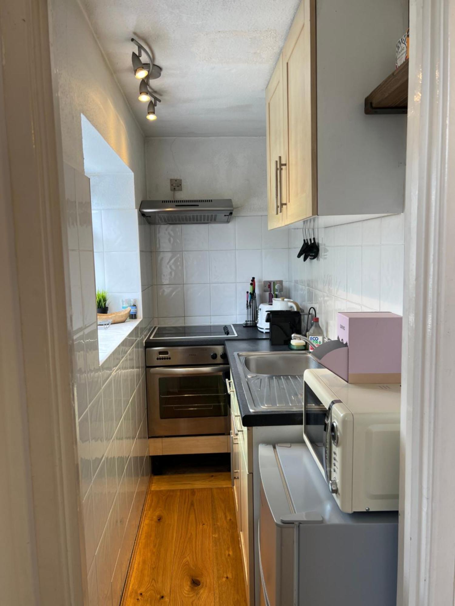 Maisonette Flat In Putney *