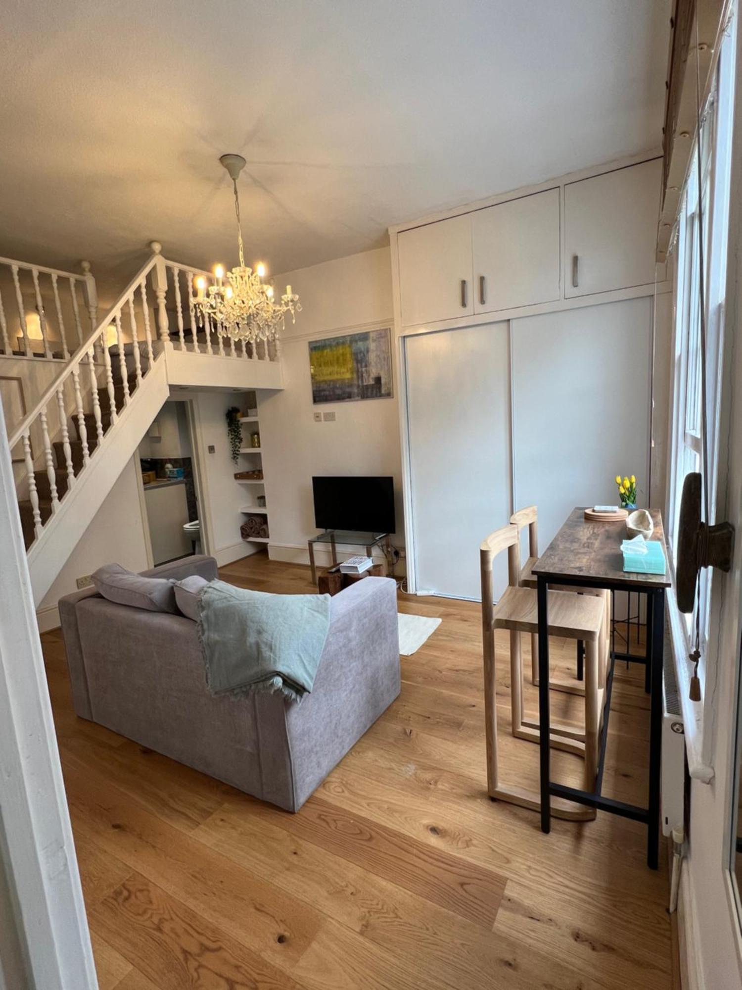 Maisonette Flat In Putney