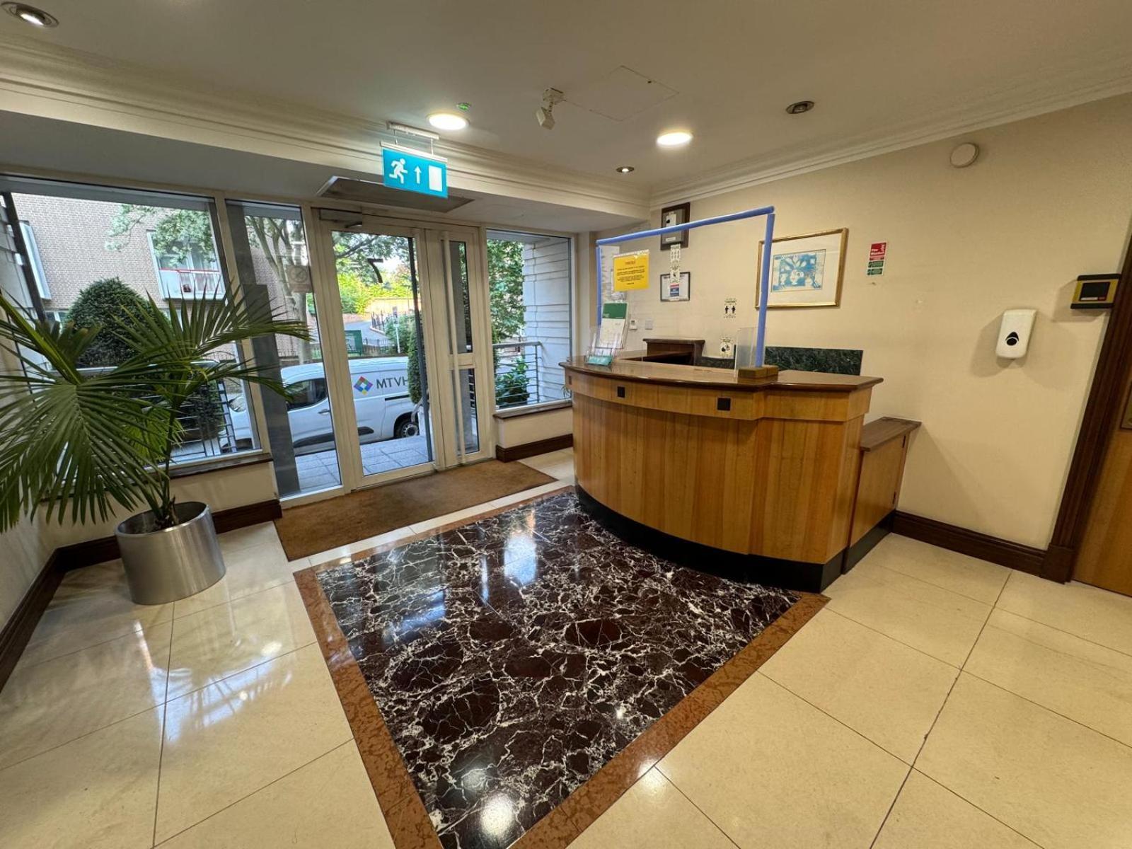2 Bedroom With Security 24 Apartment London